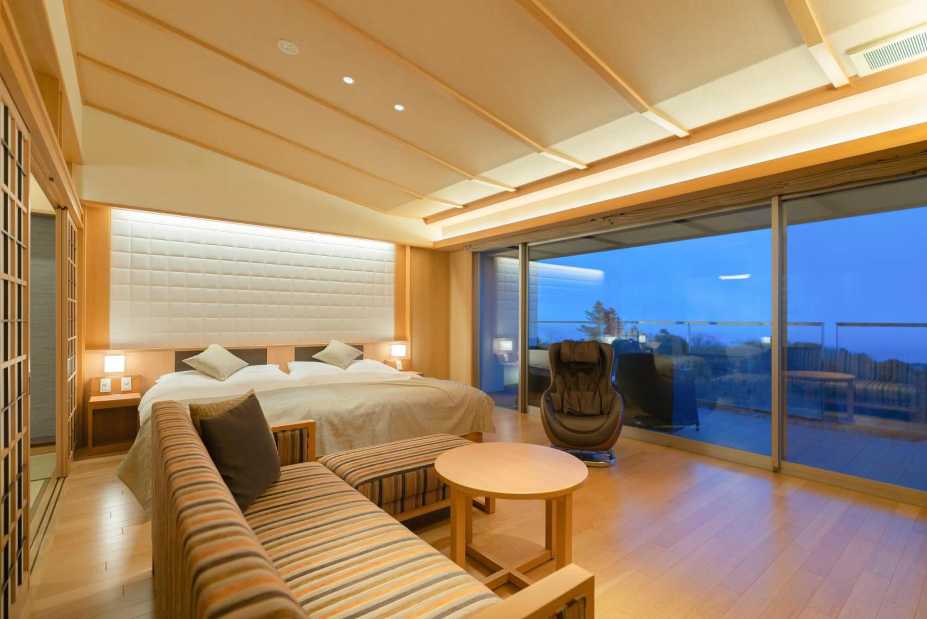 Bed in Omuro no Mori Gyokusui -Adult Only-