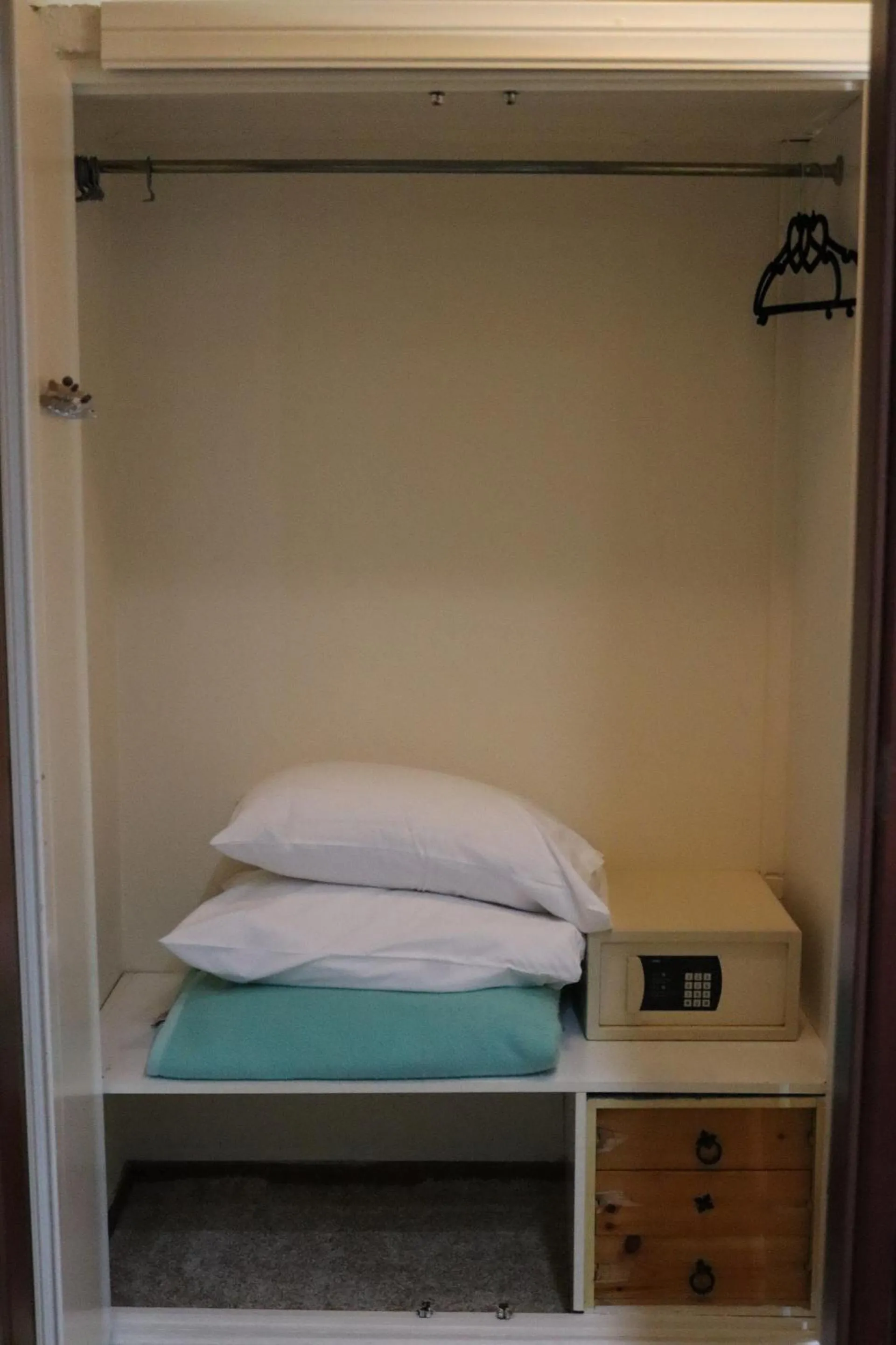 Photo of the whole room, Bed in Hotel Theoxenia