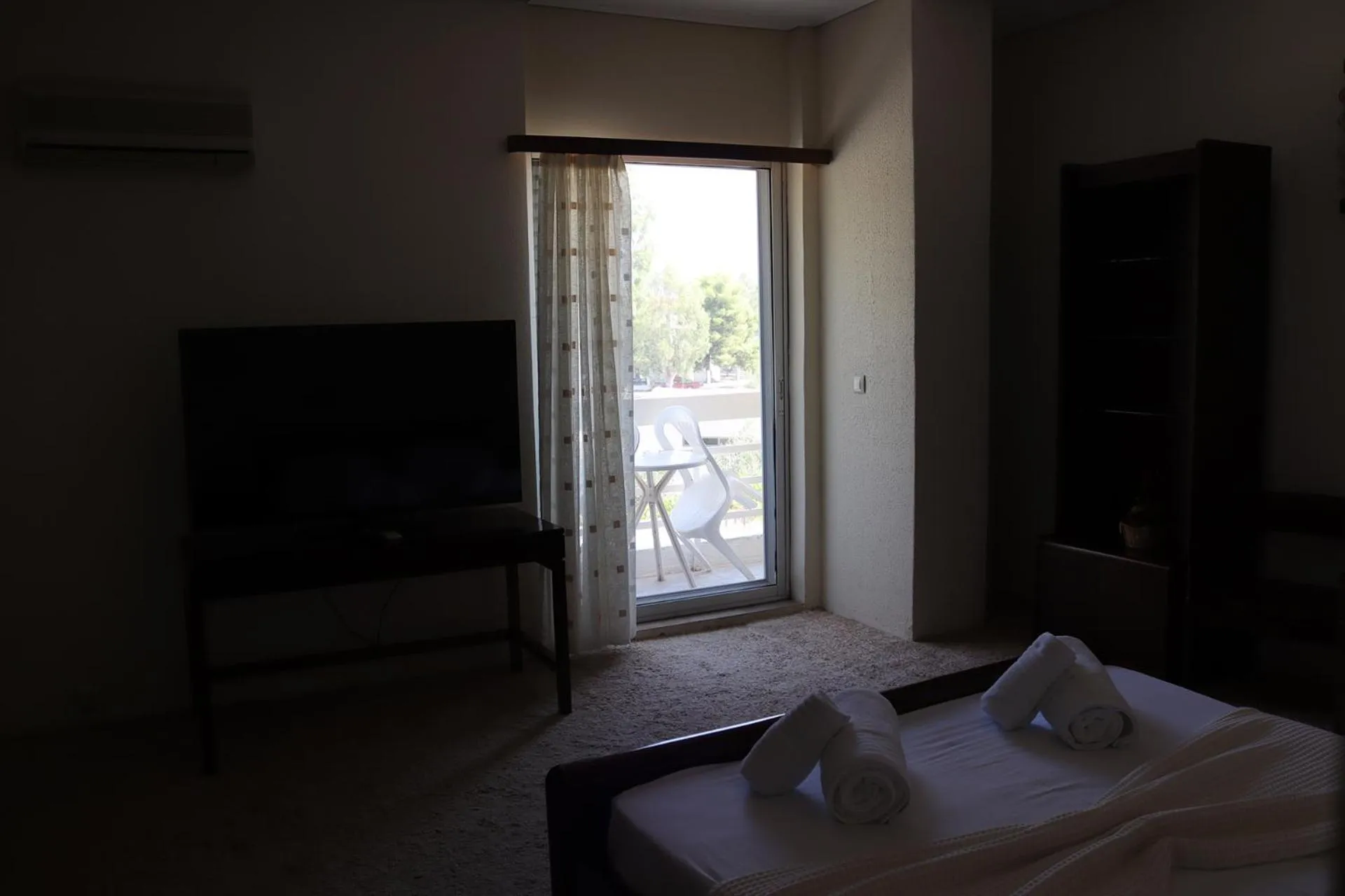 Balcony/Terrace, Bed in Hotel Theoxenia