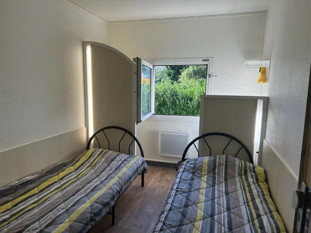 Bed in Fyl hôtel Saint Pol