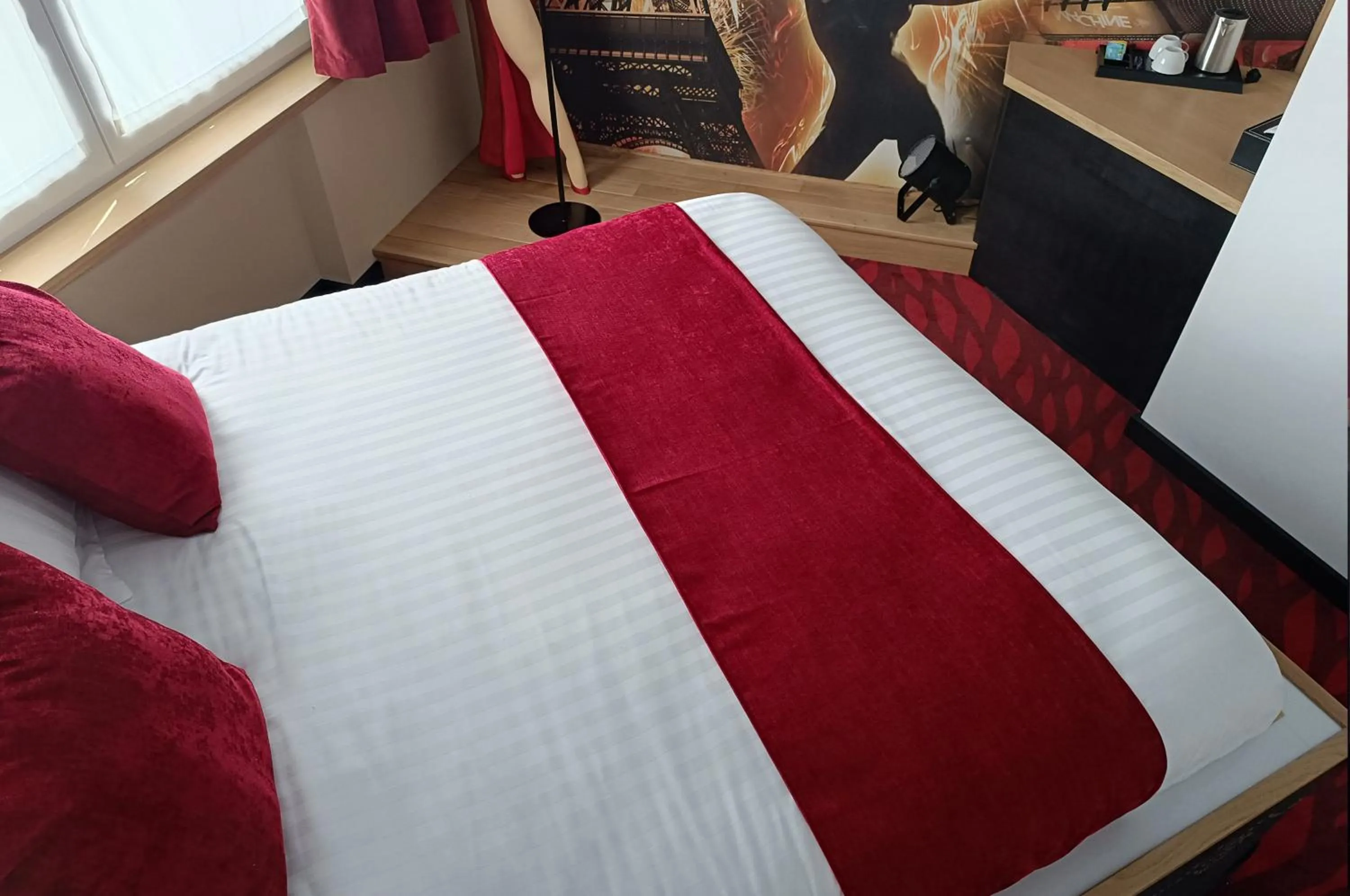 Bedroom, Bed in Inthemia