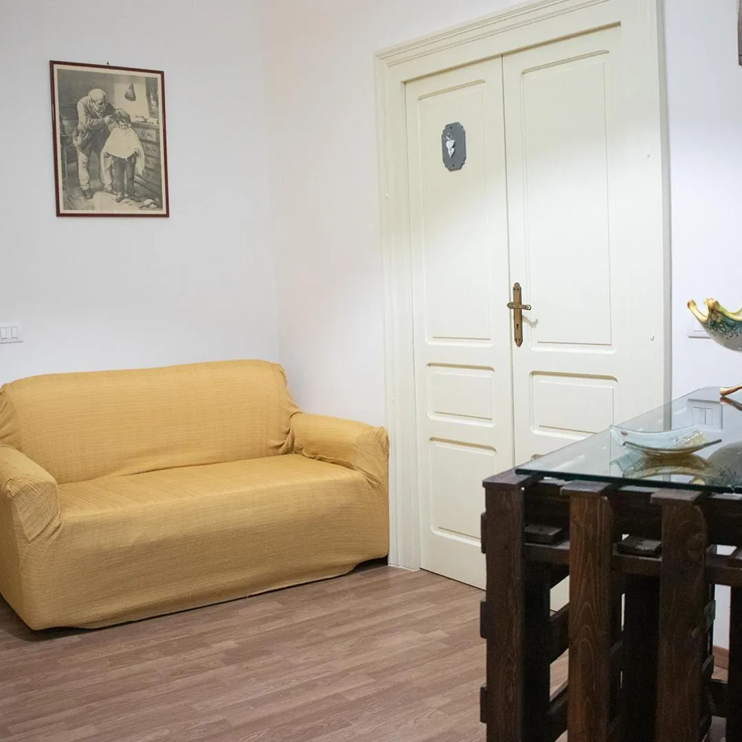 Communal lounge/ TV room in Il Cortile 1940