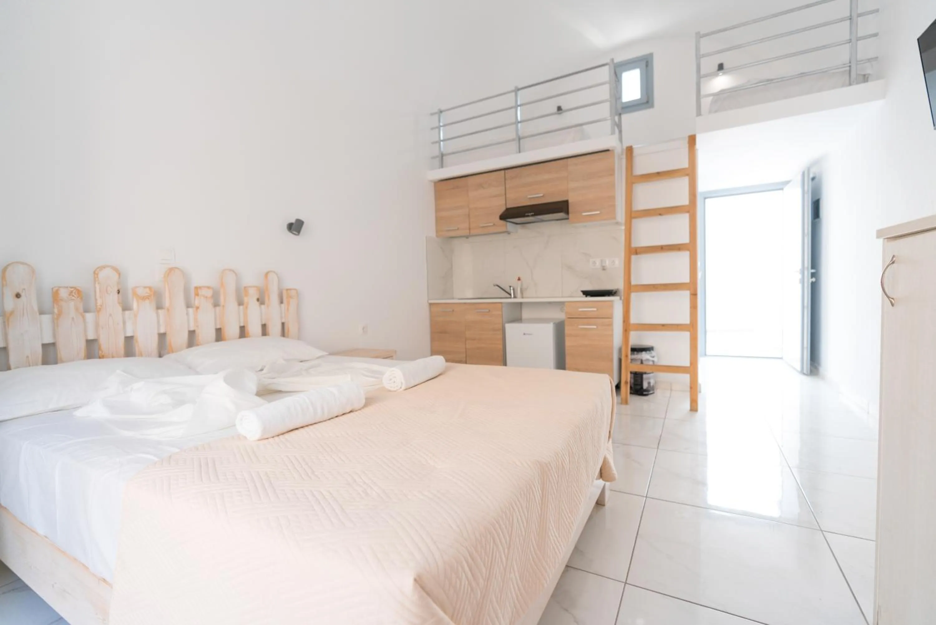 Photo of the whole room, Bed in Dodomar Selections