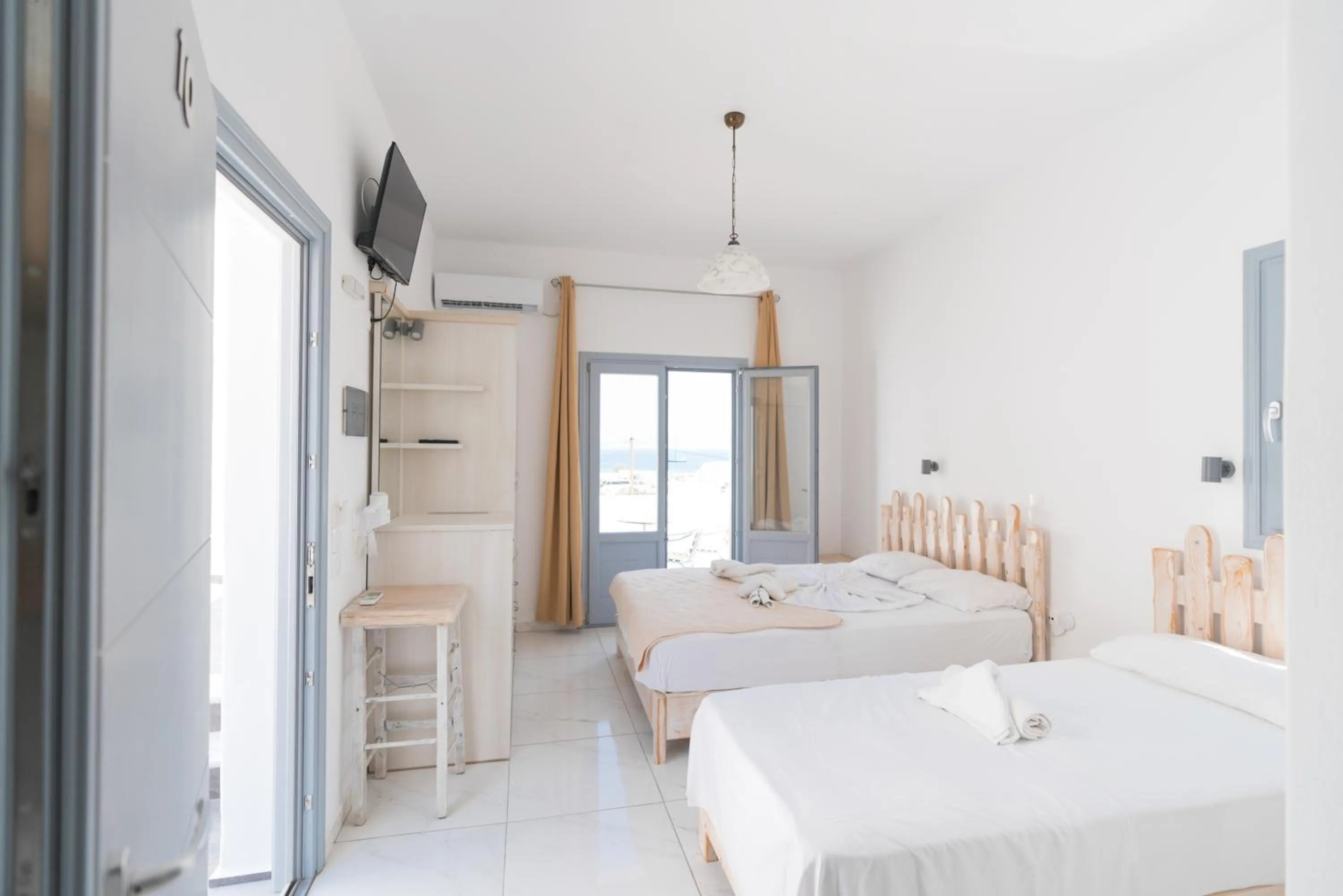 Photo of the whole room, Bed in Dodomar Selections