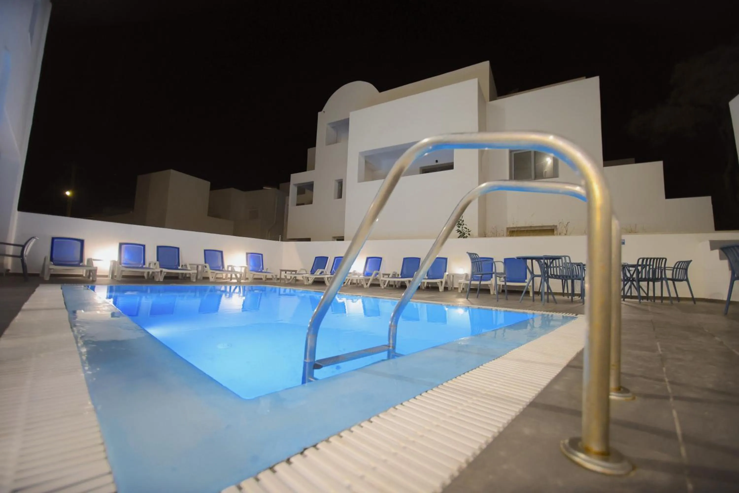 Swimming pool in Dodomar Selections