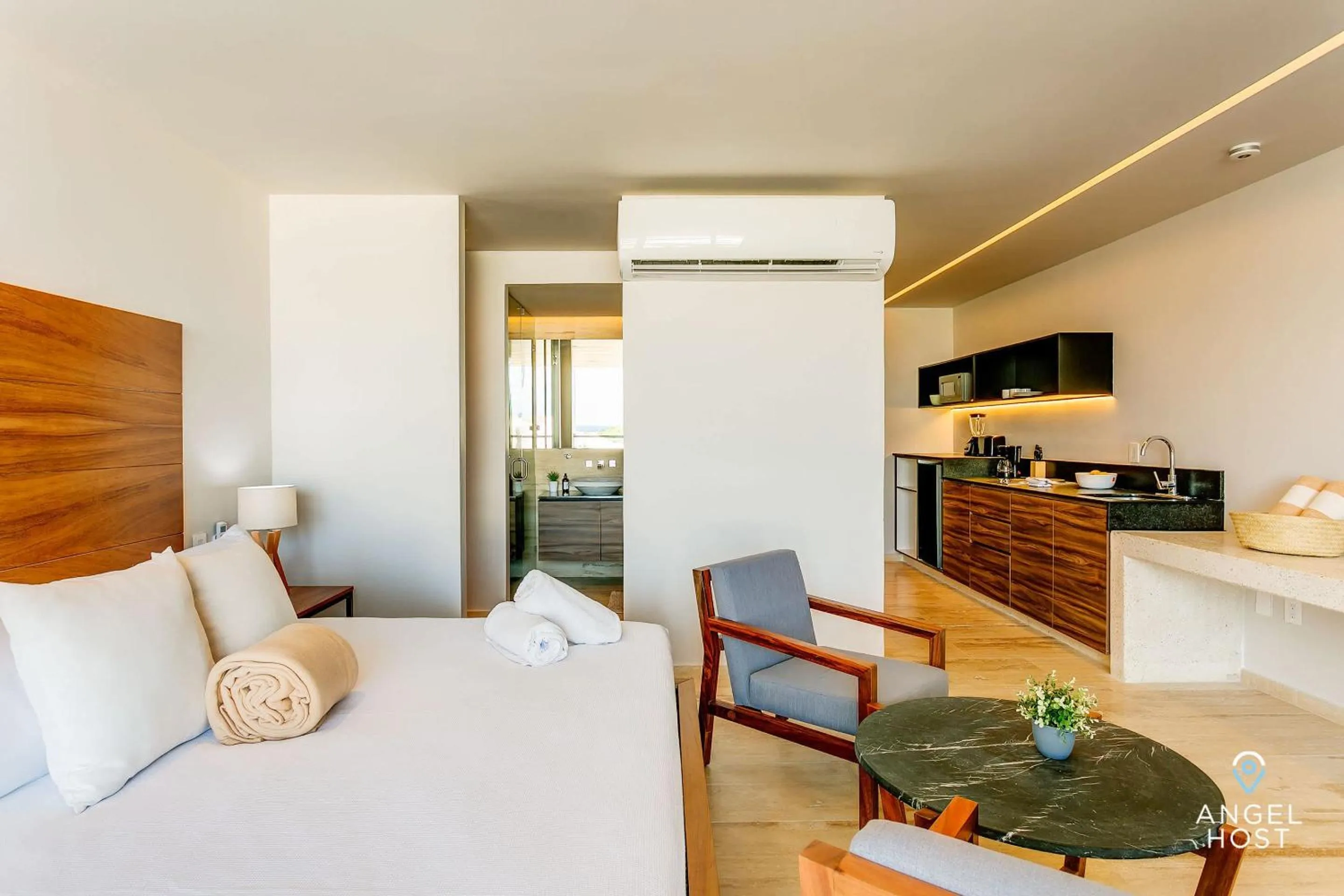 Bed in NEW Downtown Stay with Oceanview Roof Pool and Gym plus Cafe