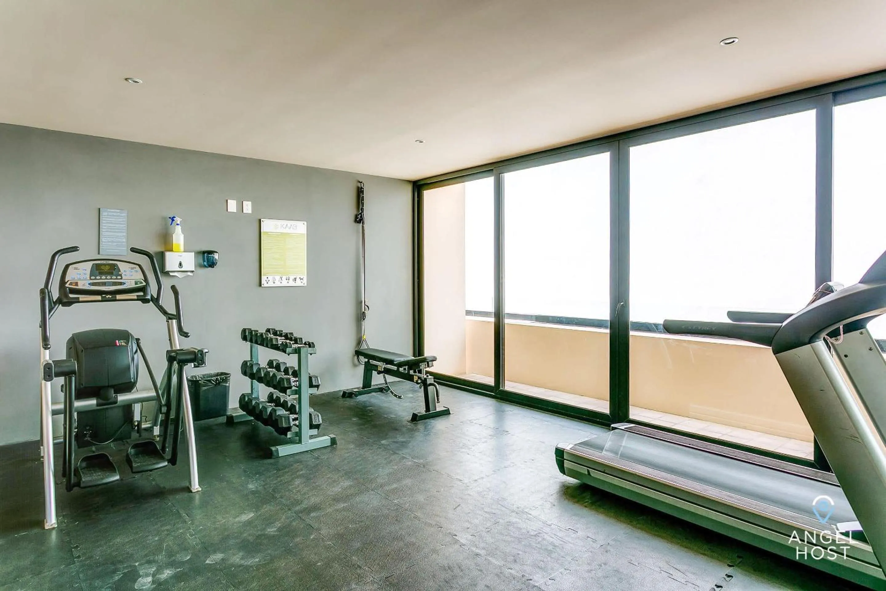 Fitness centre/facilities in NEW Downtown Stay with Oceanview Roof Pool and Gym plus Cafe