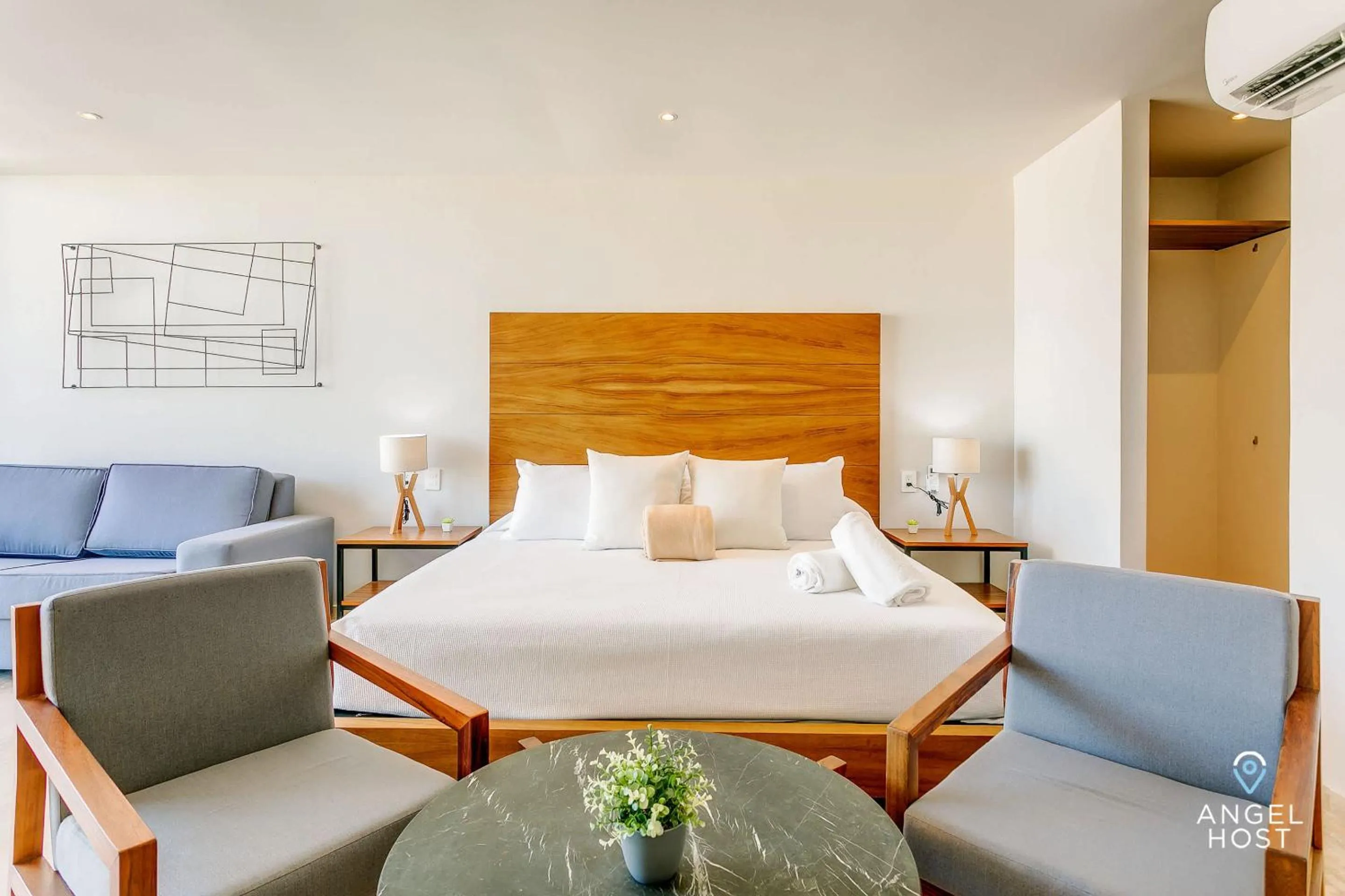 Bed in NEW Downtown Stay with Oceanview Roof Pool and Gym plus Cafe