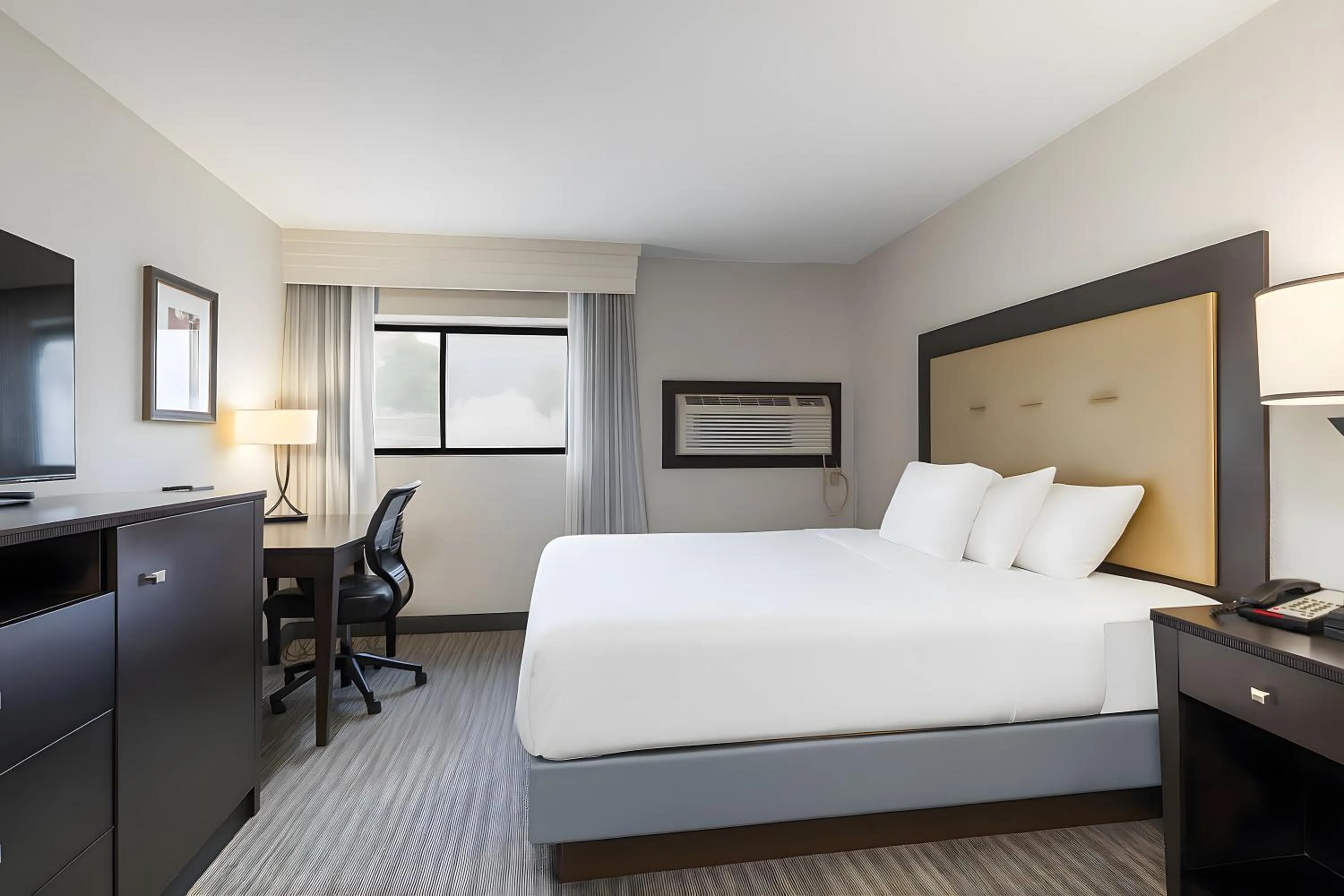 Bed in Branson Hillside Hotel