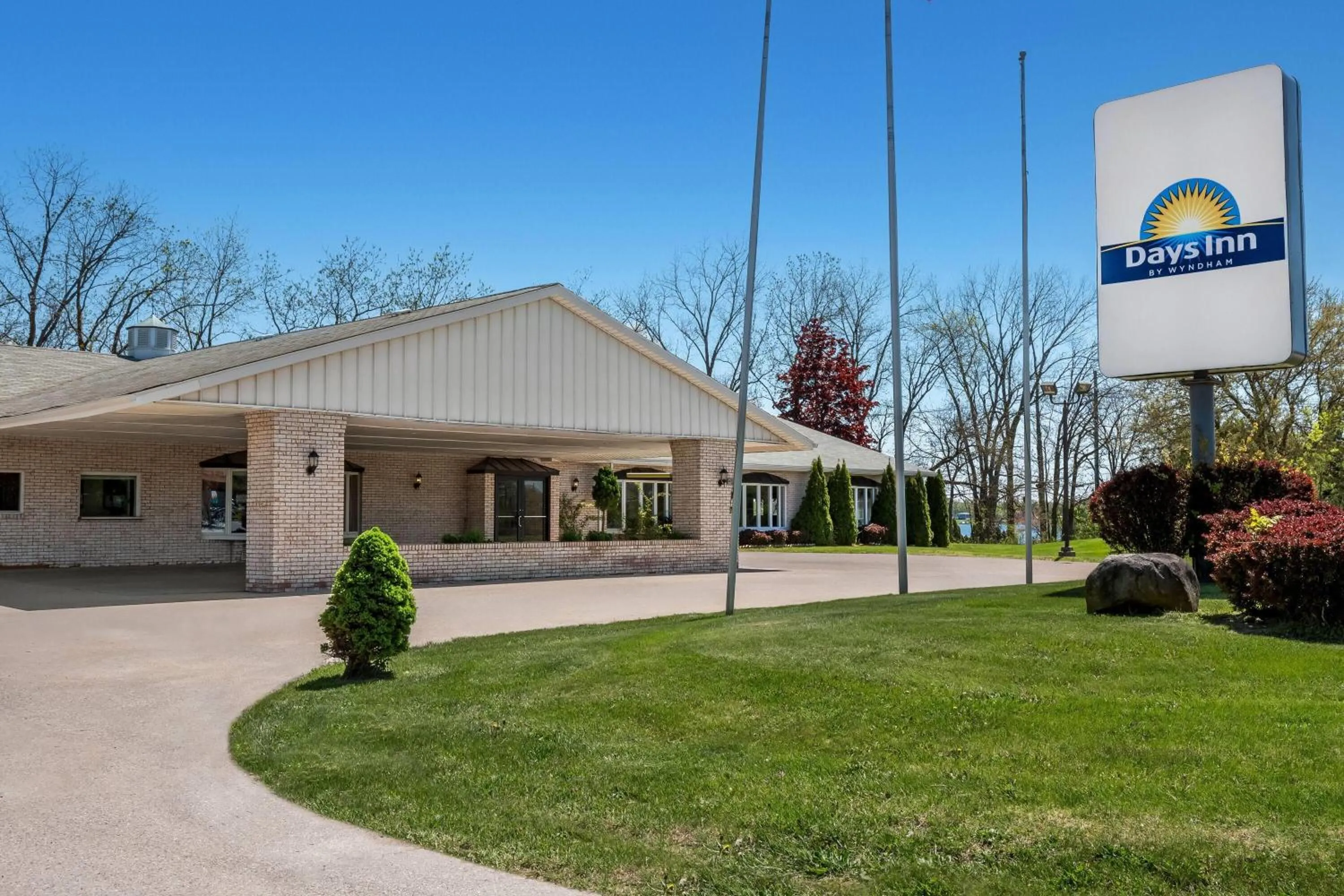 Property building in Days Inn by Wyndham Whitmore Lake Near Ann Arbor And Brighton