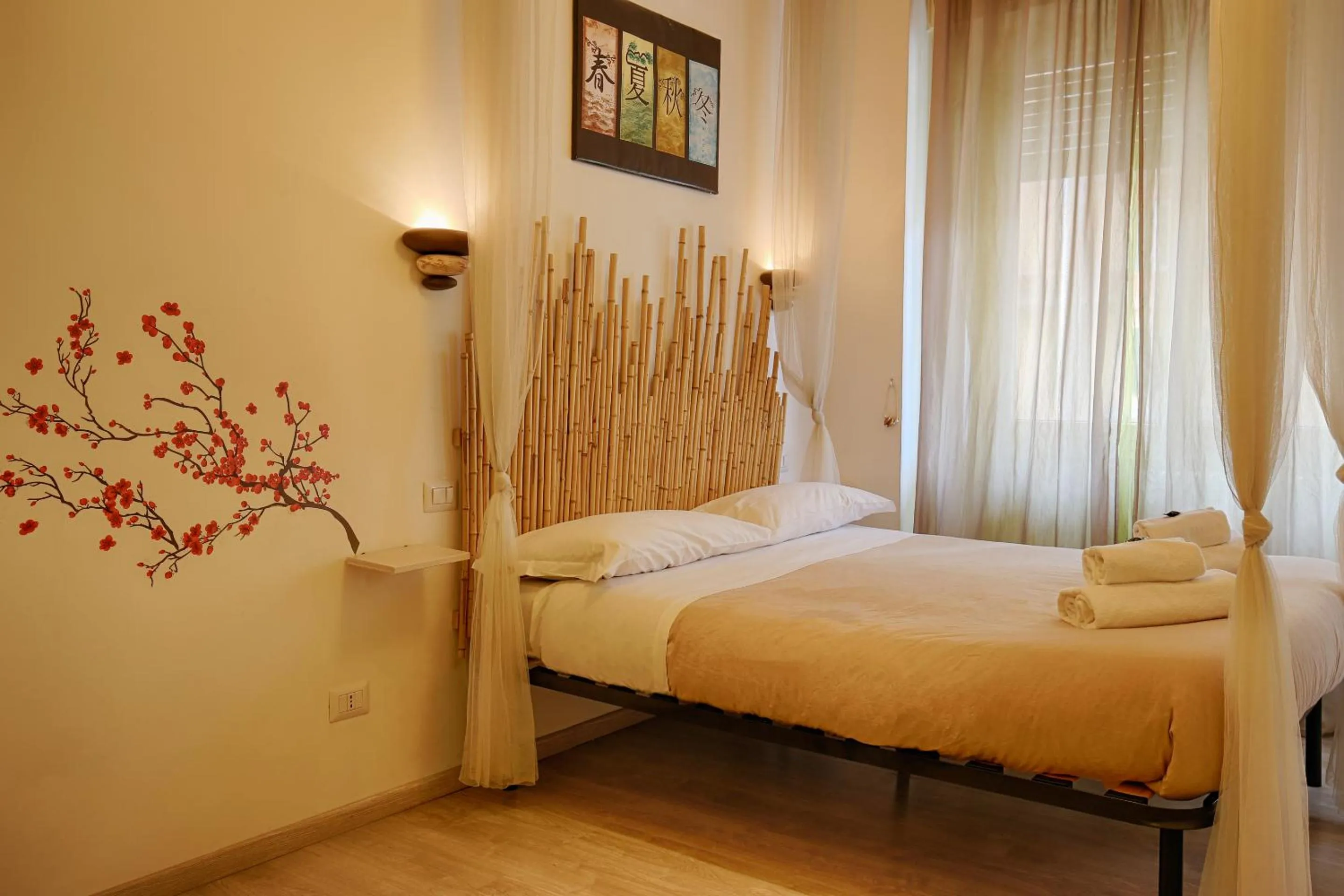 Photo of the whole room, Bed in Jet Lag Guesthouse