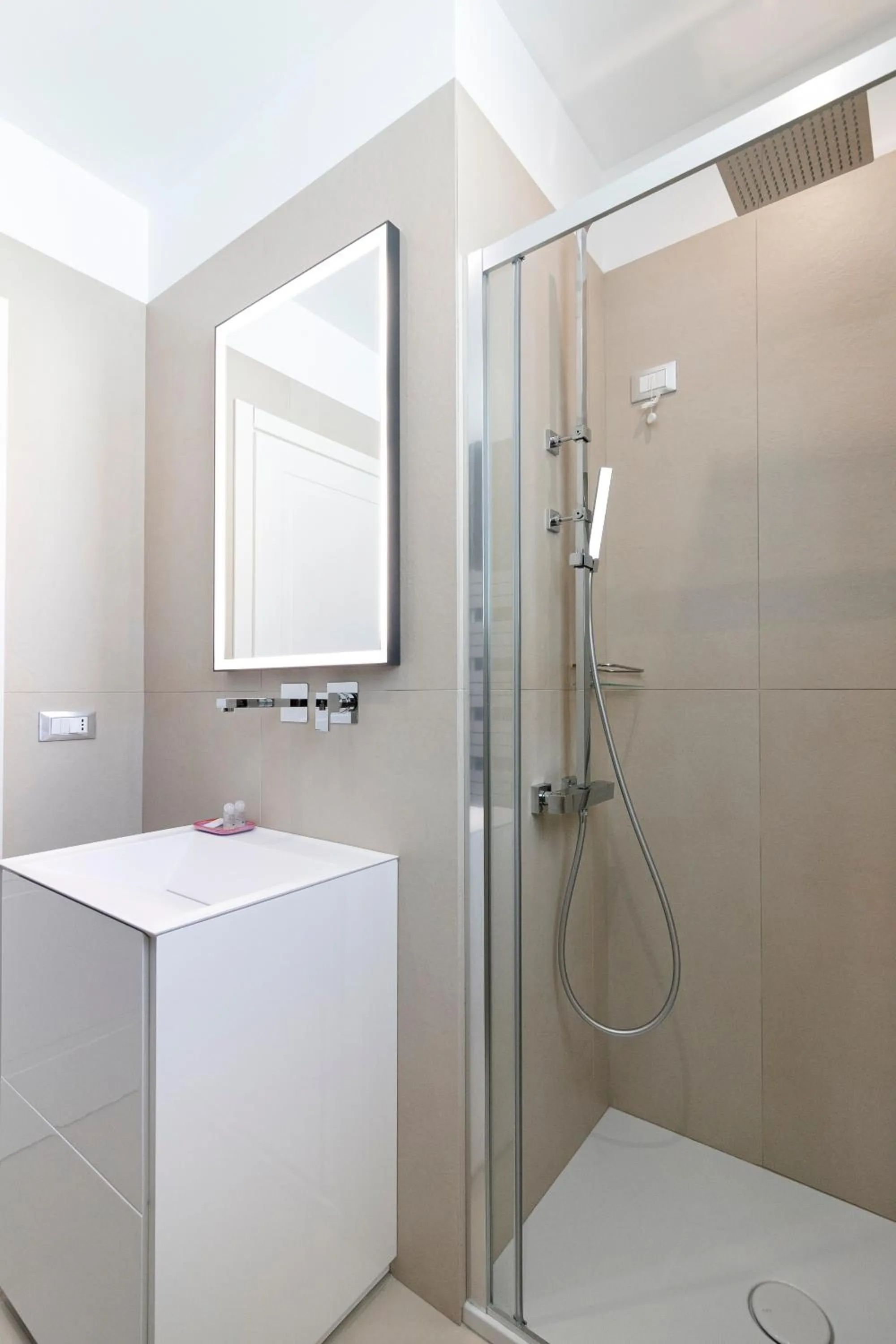 Shower in Stellaris Apartrooms