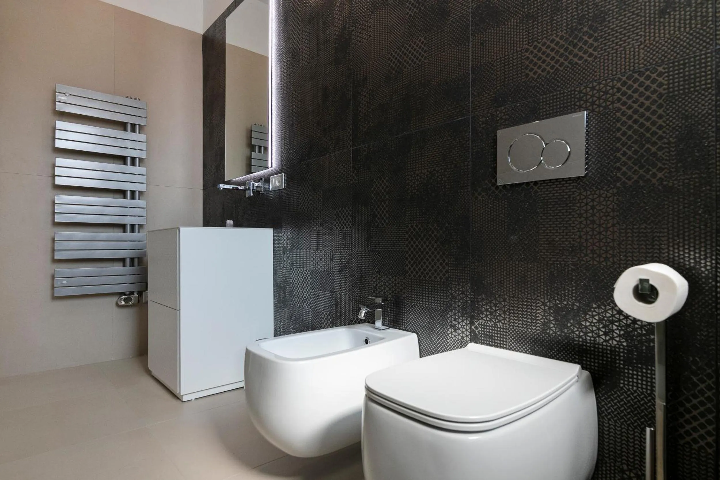 Toilet in Stellaris Apartrooms