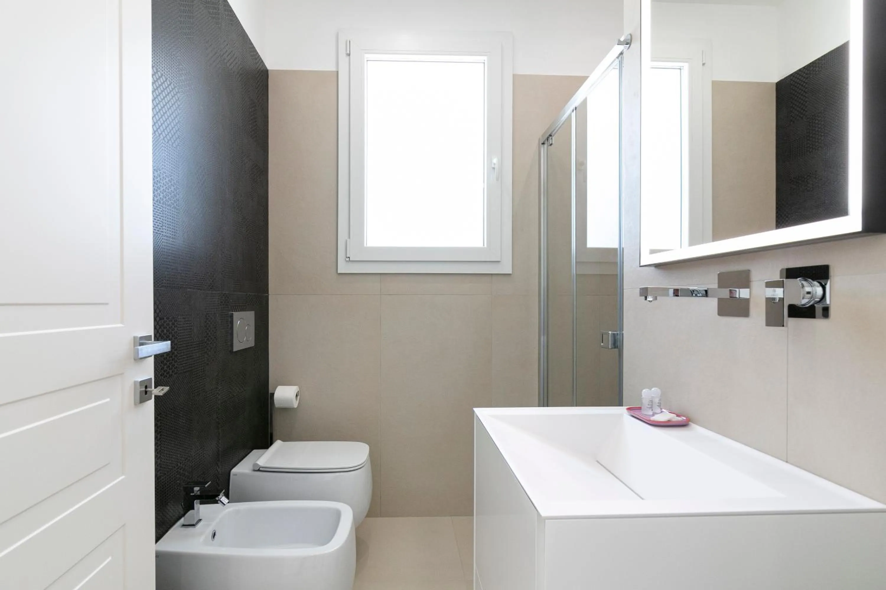 Shower in Stellaris Apartrooms