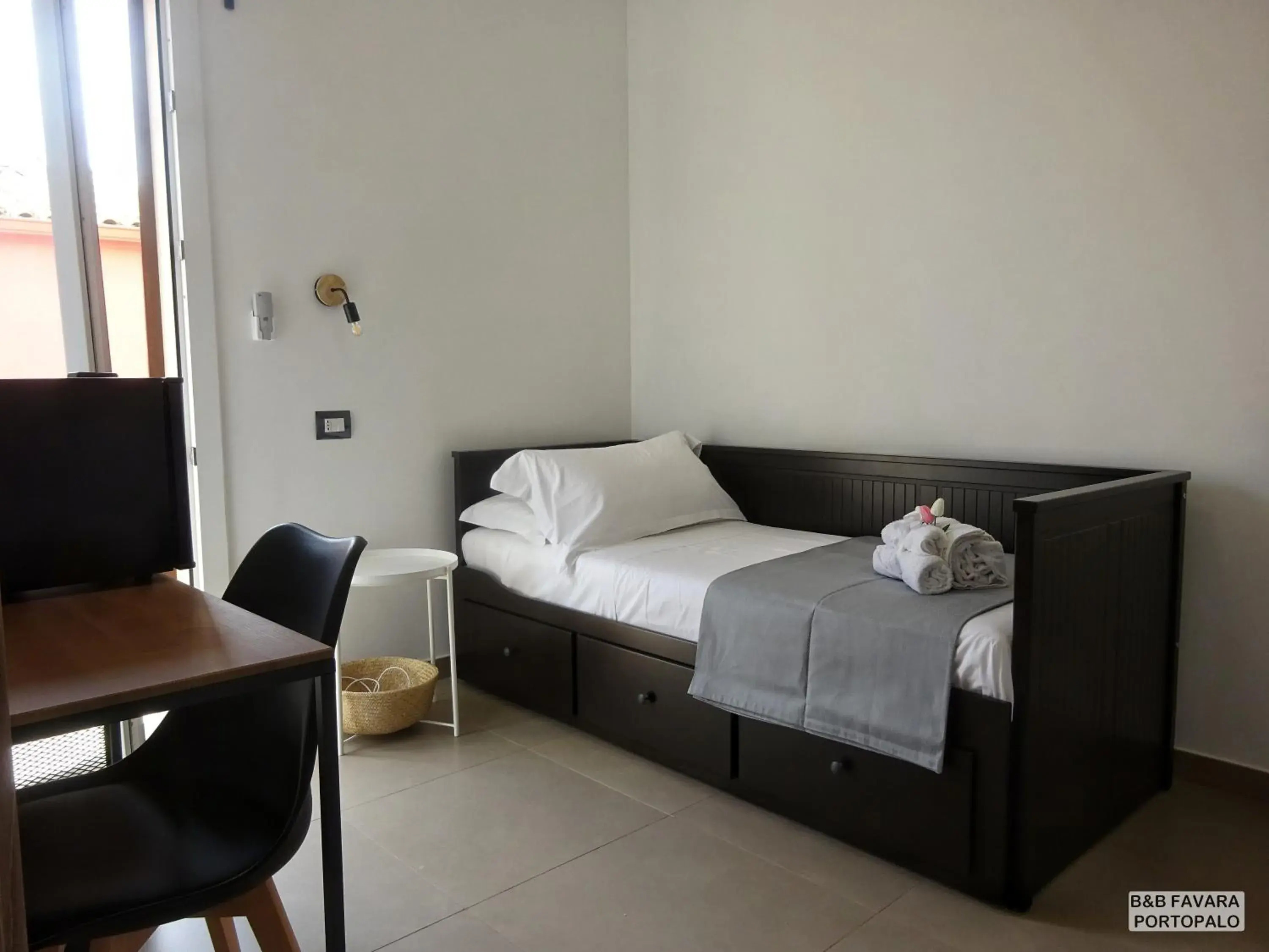 Single Room with Balcony - single occupancy in B&B FAVARA Single Room with Balcony - single occupancy in B&B FAVARA