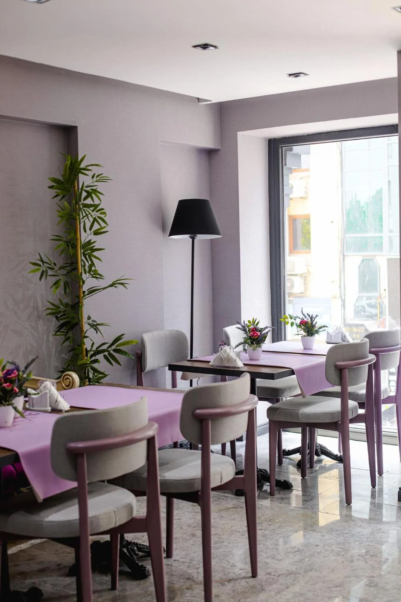 Restaurant/places to eat in THE ROYALS HOTEL