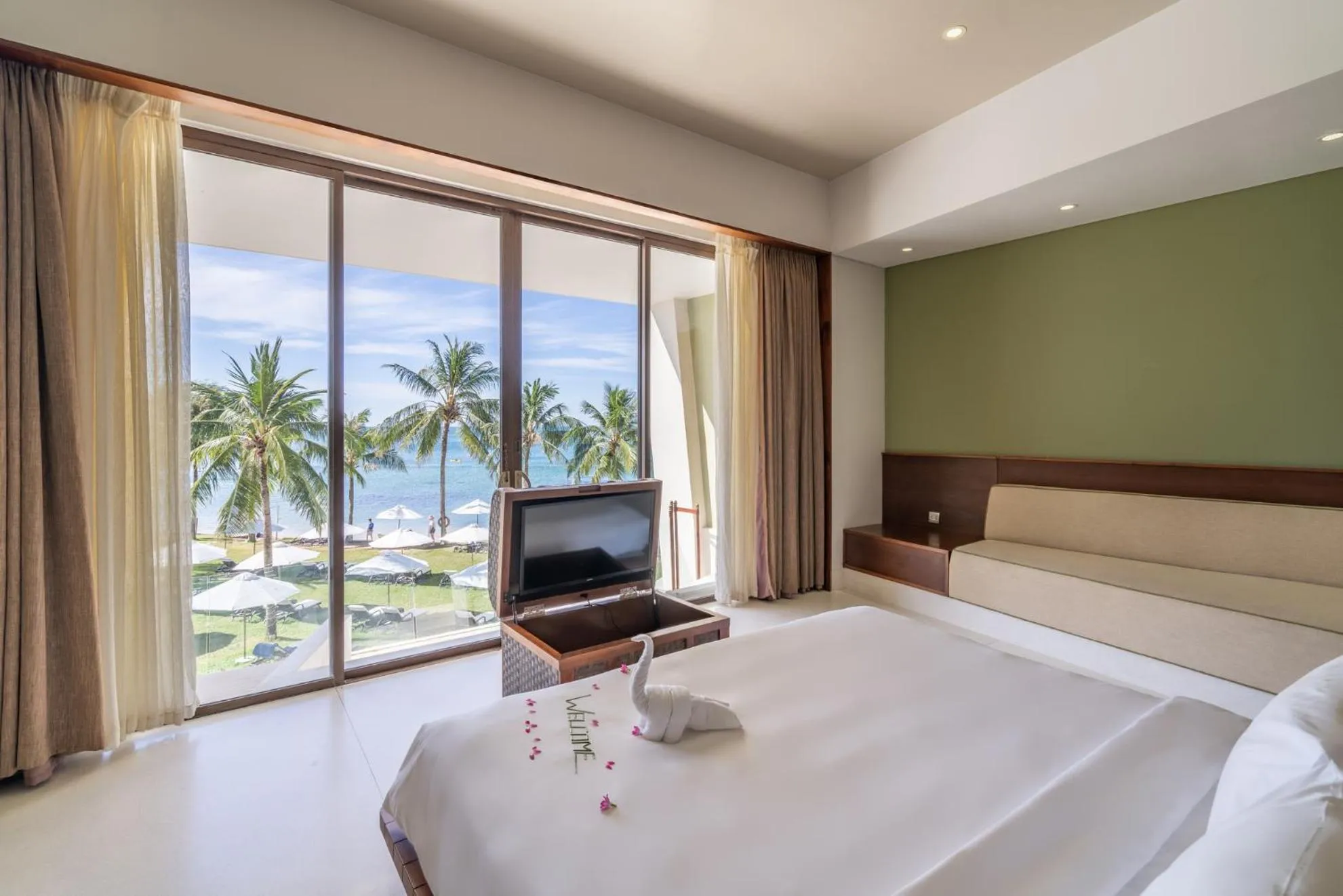 Sea view, Bed in The Shells Resort & Spa Phu Quoc