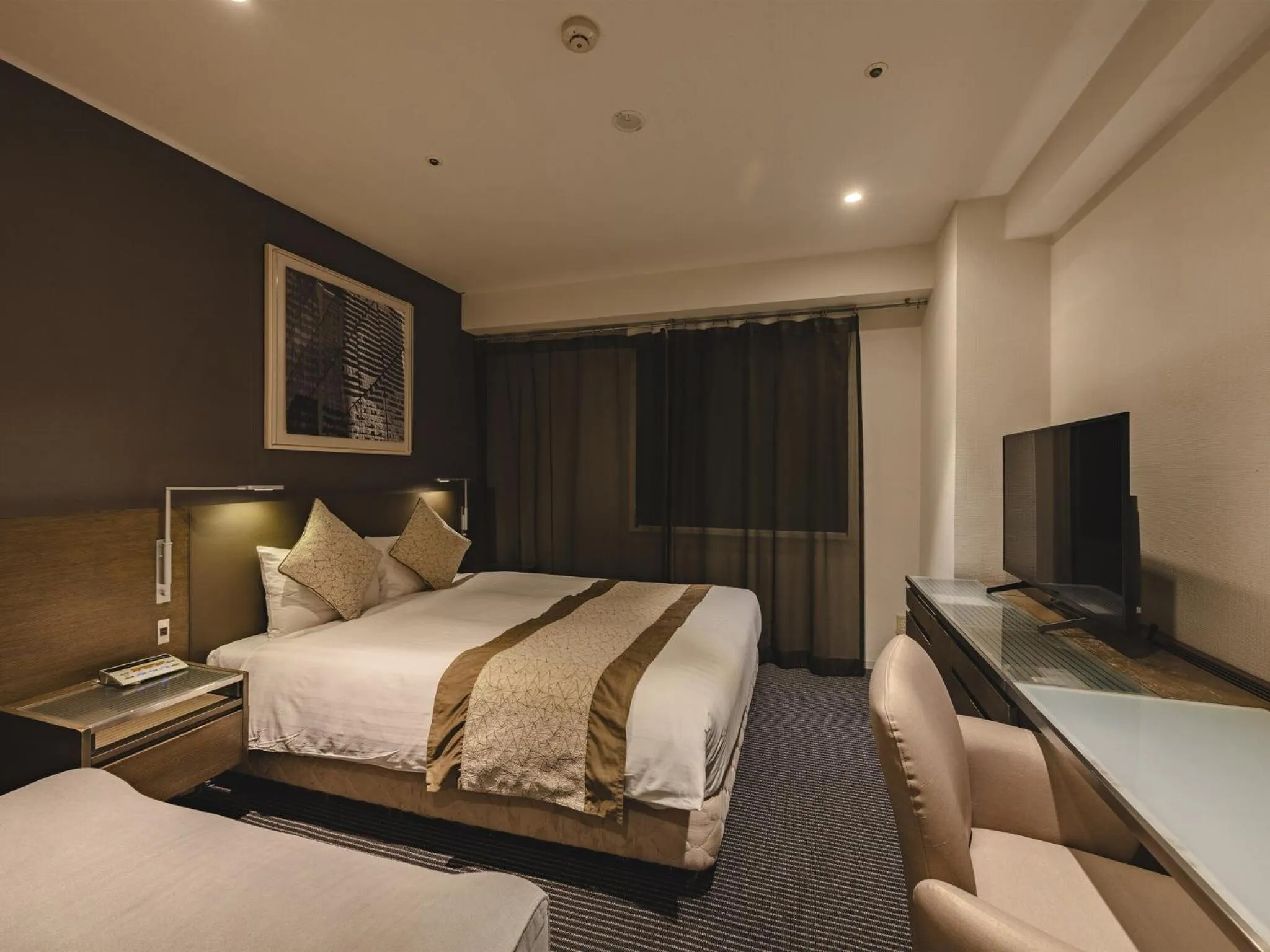 Photo of the whole room, Bed in Hotel Wing International Premium Tokyo Yotsuya