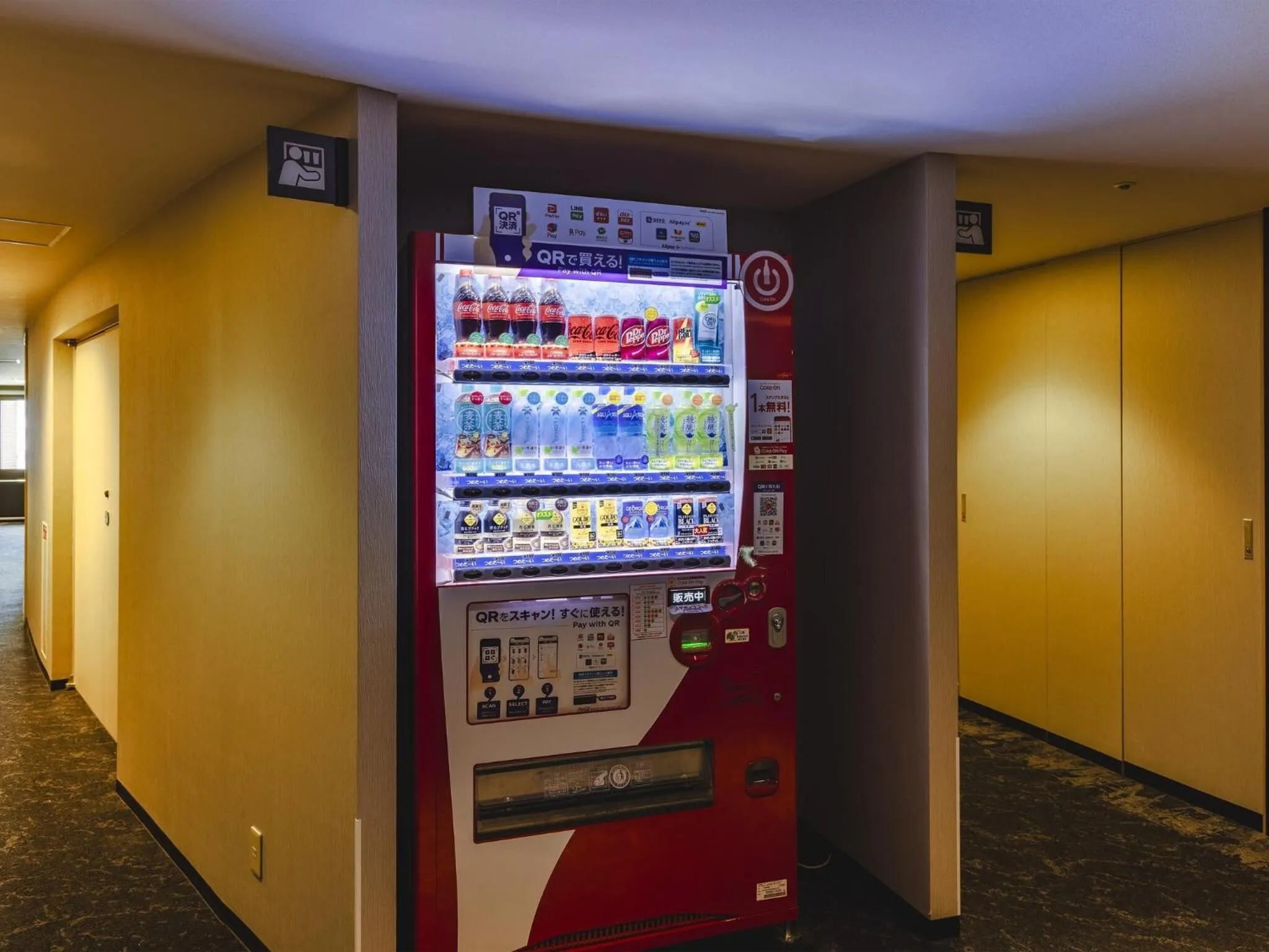 vending machine in Hotel Wing International Premium Tokyo Yotsuya
