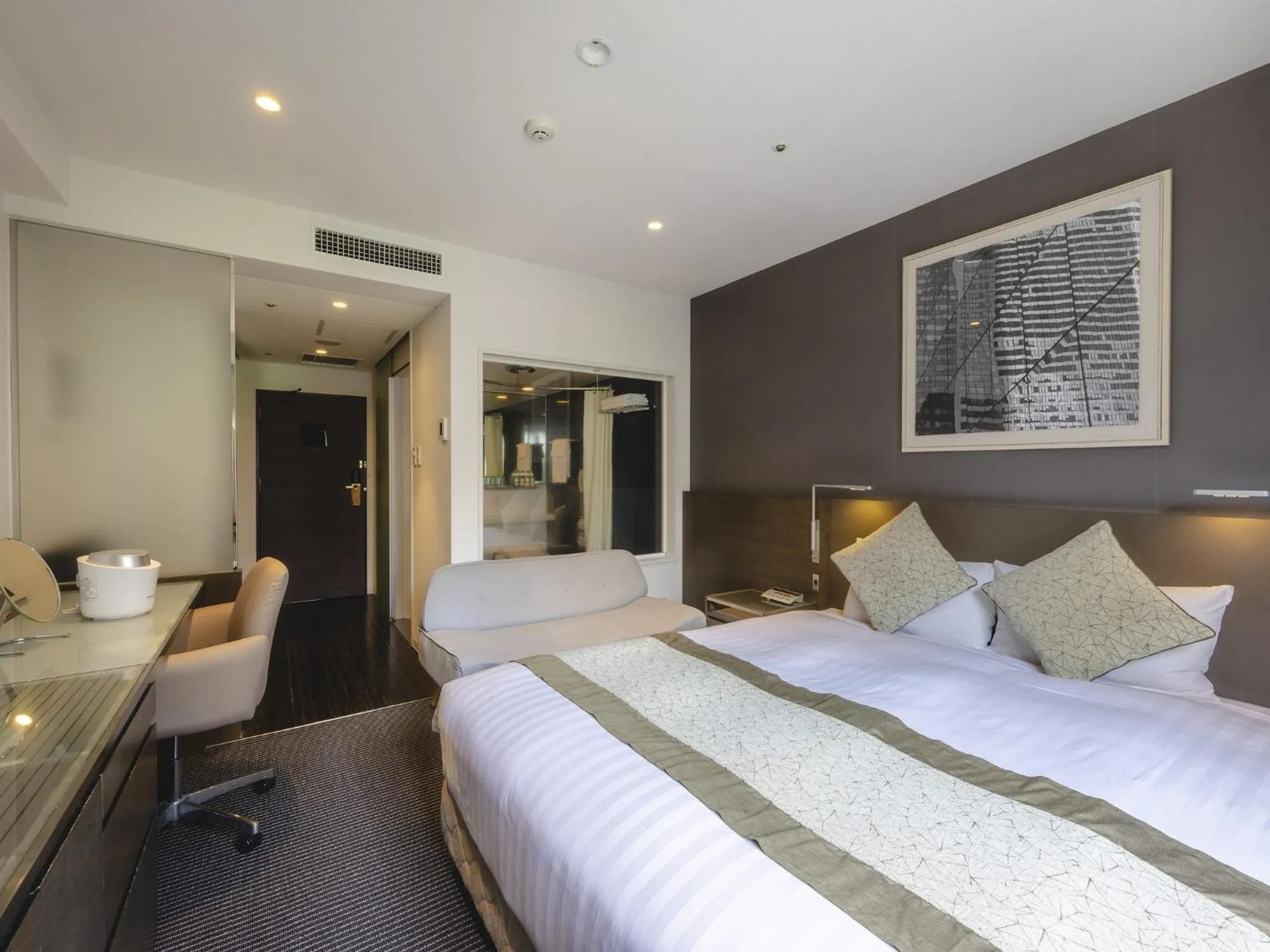 Photo of the whole room, Bed in Hotel Wing International Premium Tokyo Yotsuya