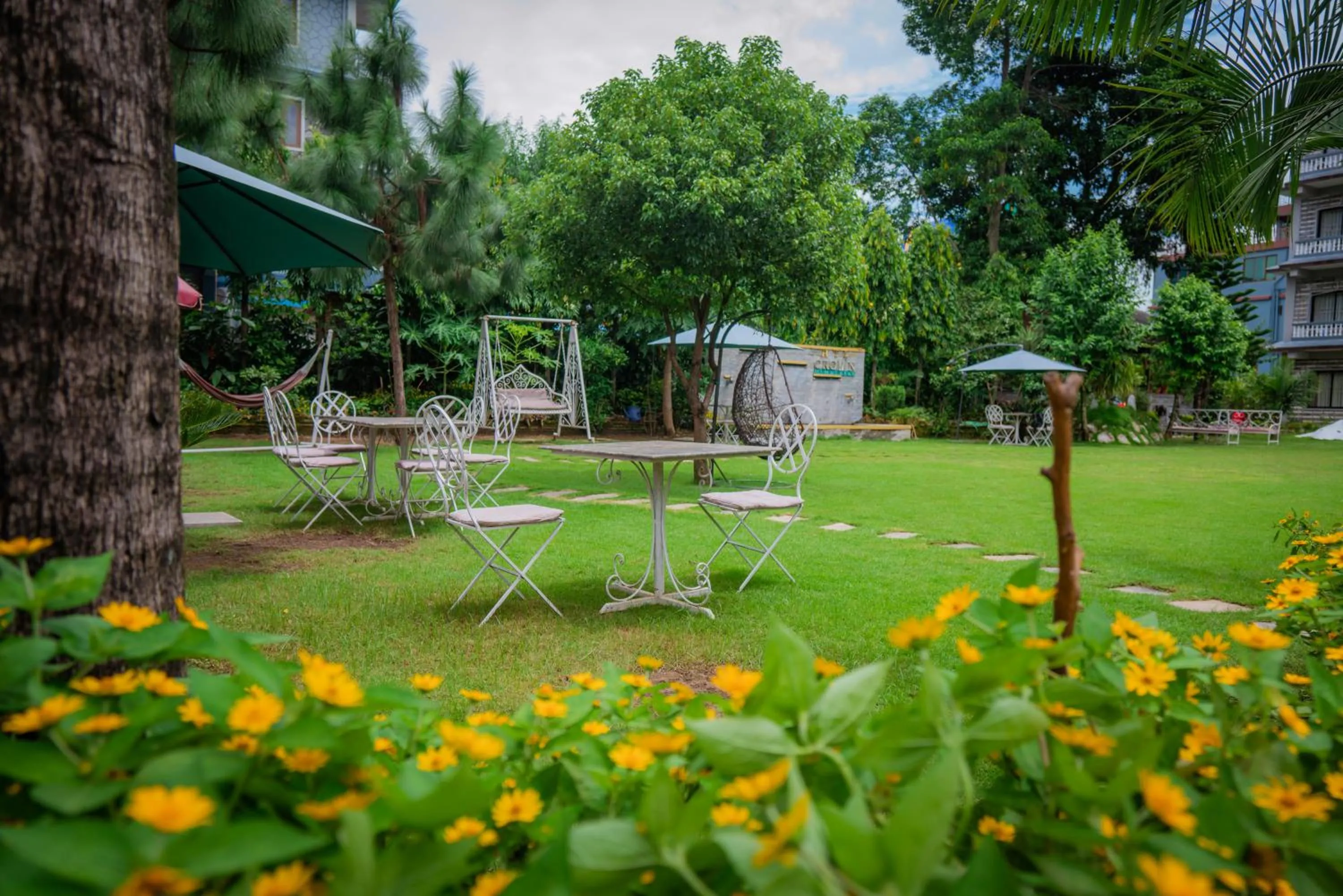 Garden in Hotel Crown Himalayas