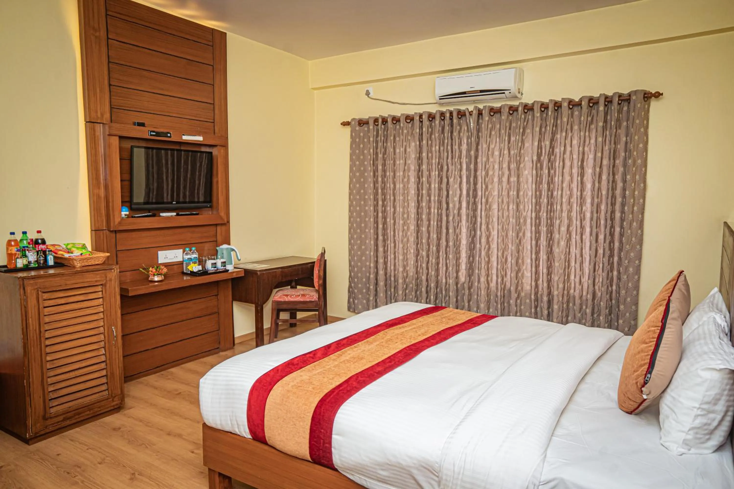 Bed in Hotel Crown Himalayas