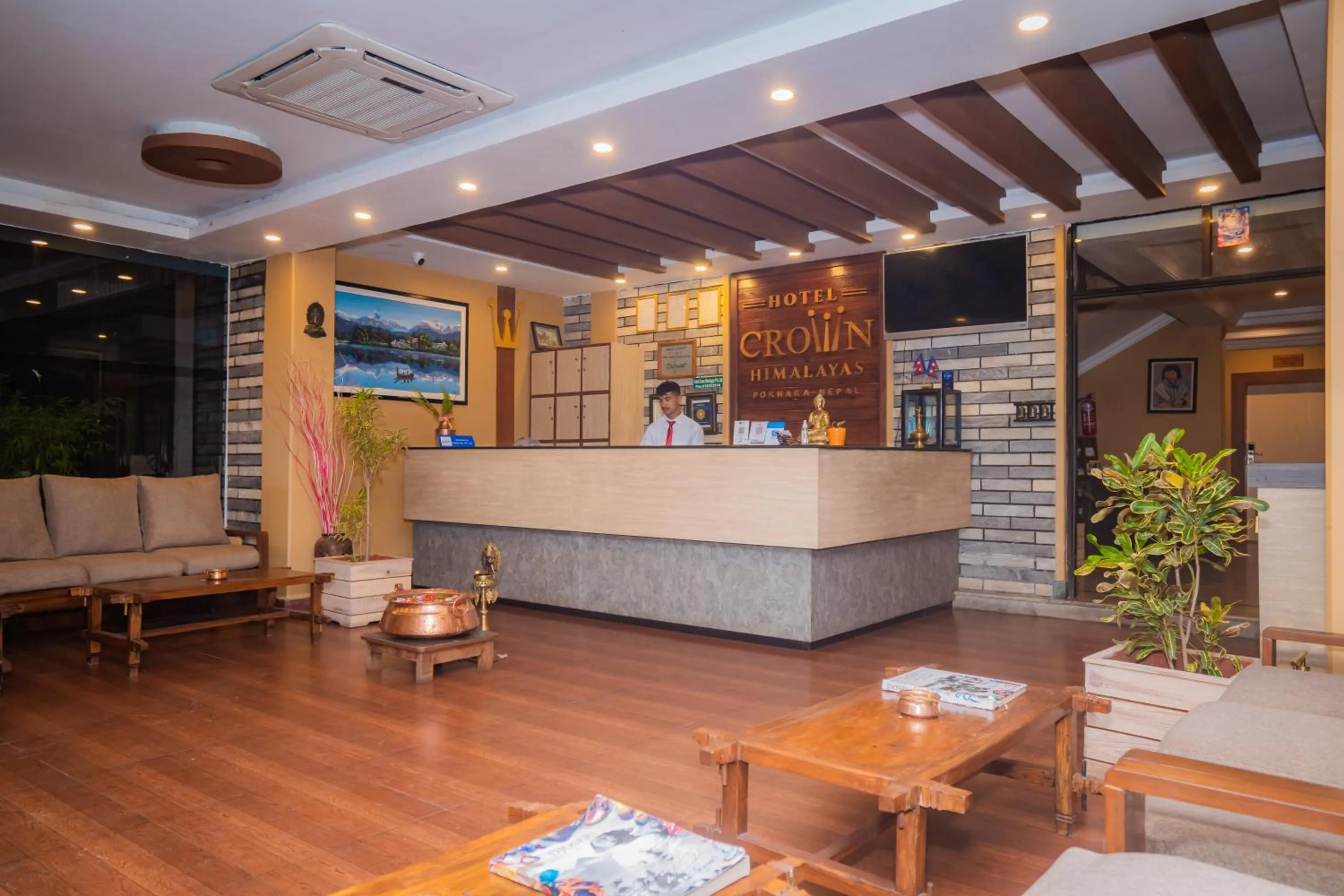 Lobby or reception in Hotel Crown Himalayas