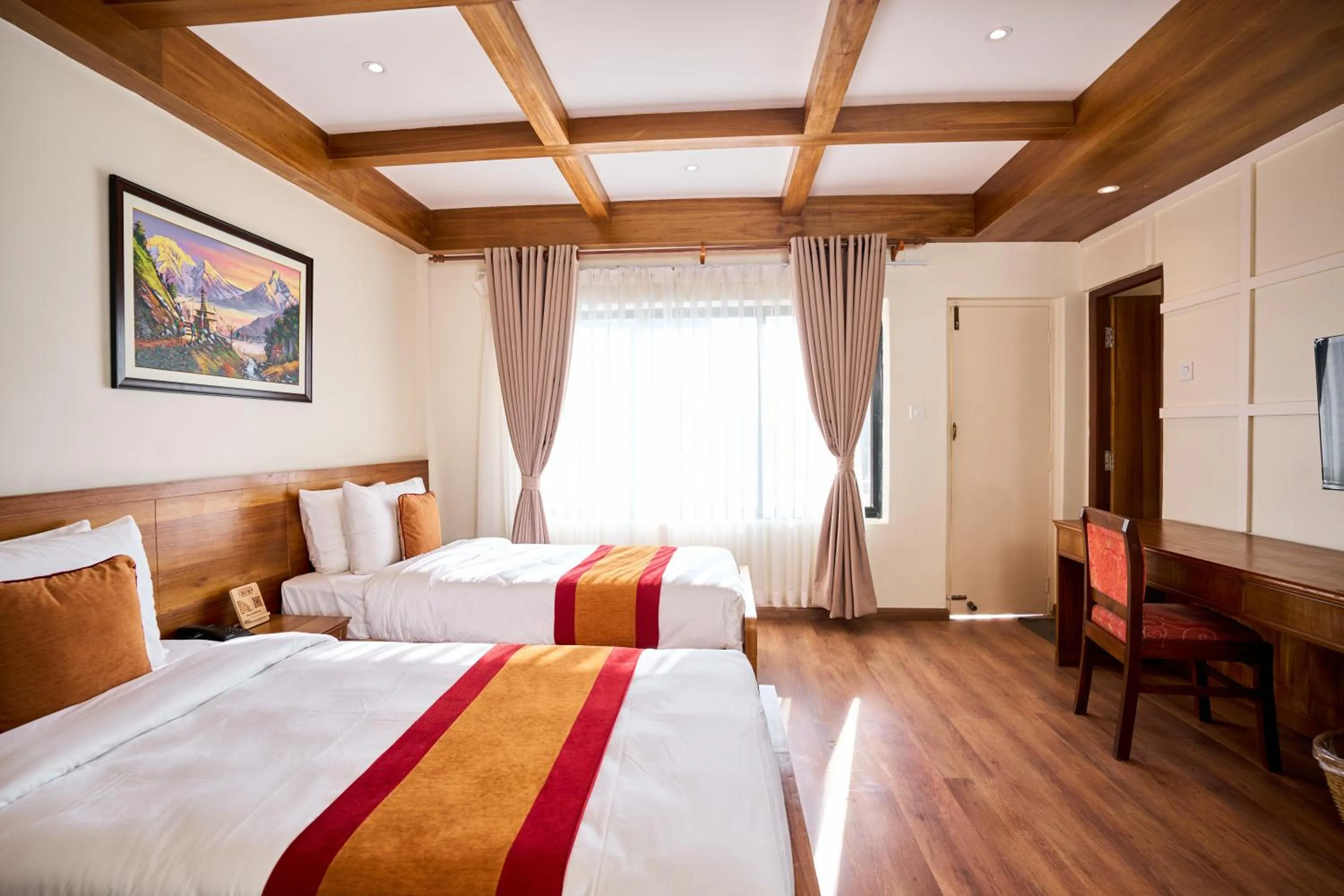 Bedroom, Bed in Hotel Crown Himalayas