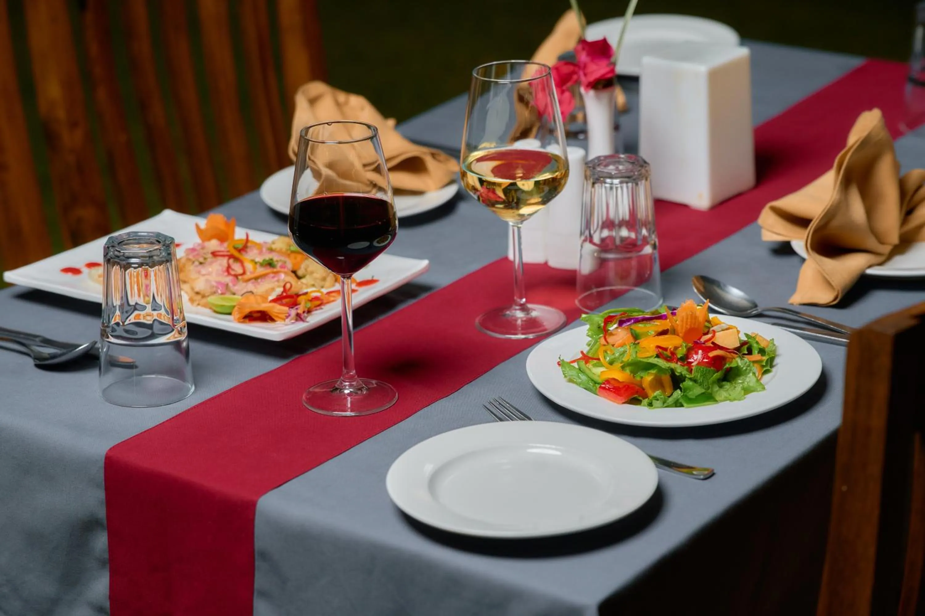 Restaurant/places to eat in Hotel Crown Himalayas