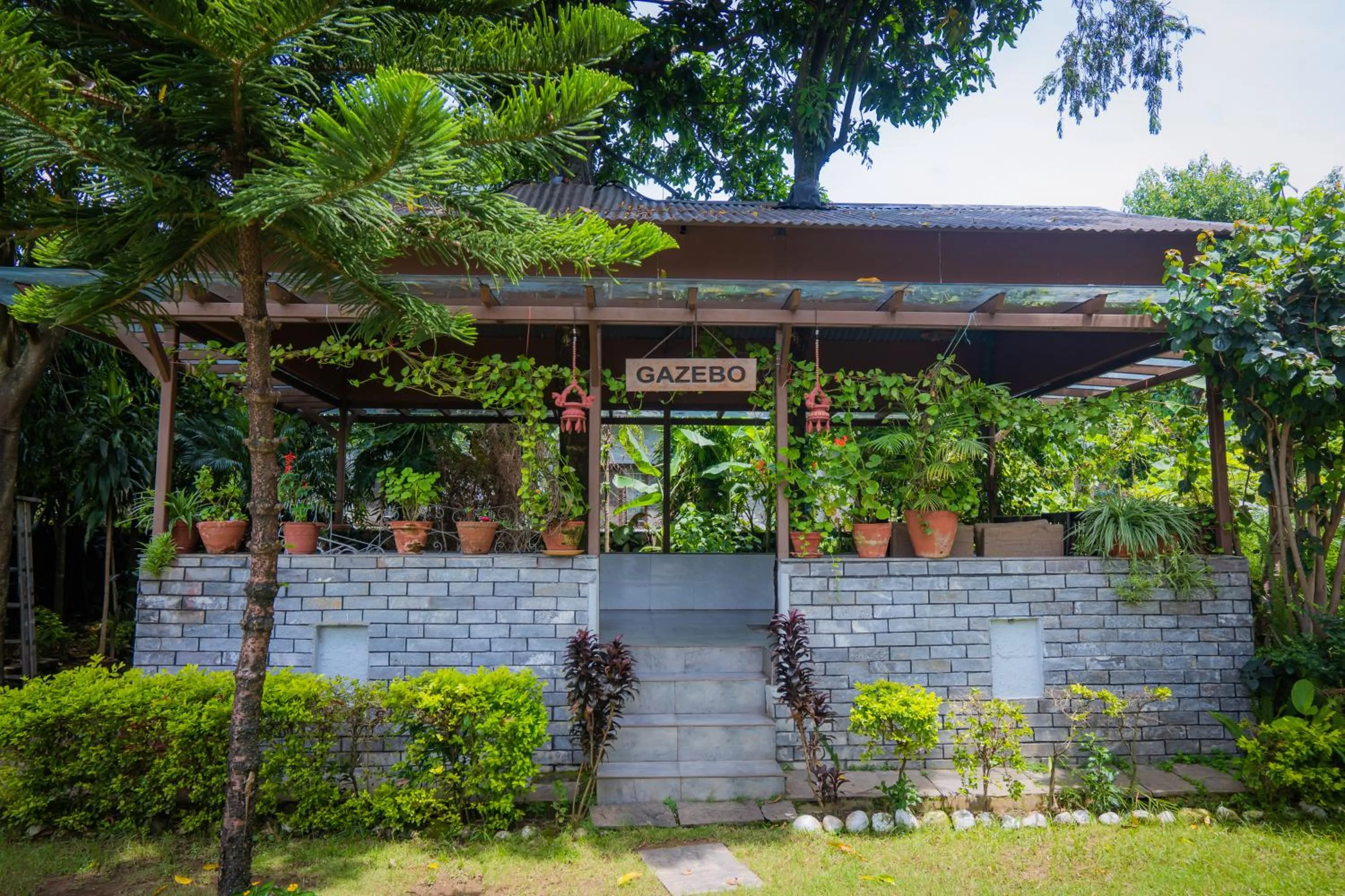 Restaurant/places to eat in Hotel Crown Himalayas