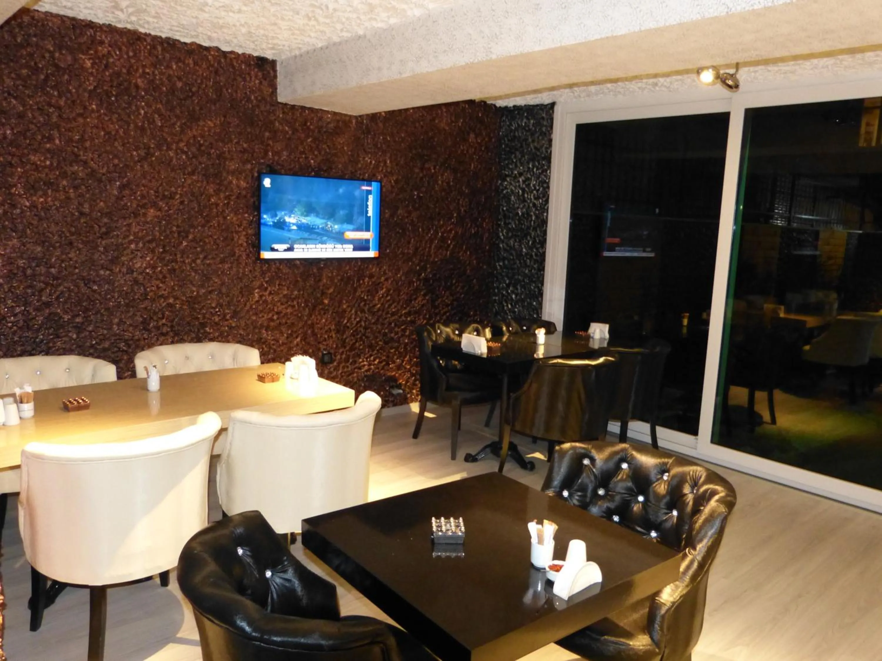 Restaurant/places to eat in Ag Şişli Hotel