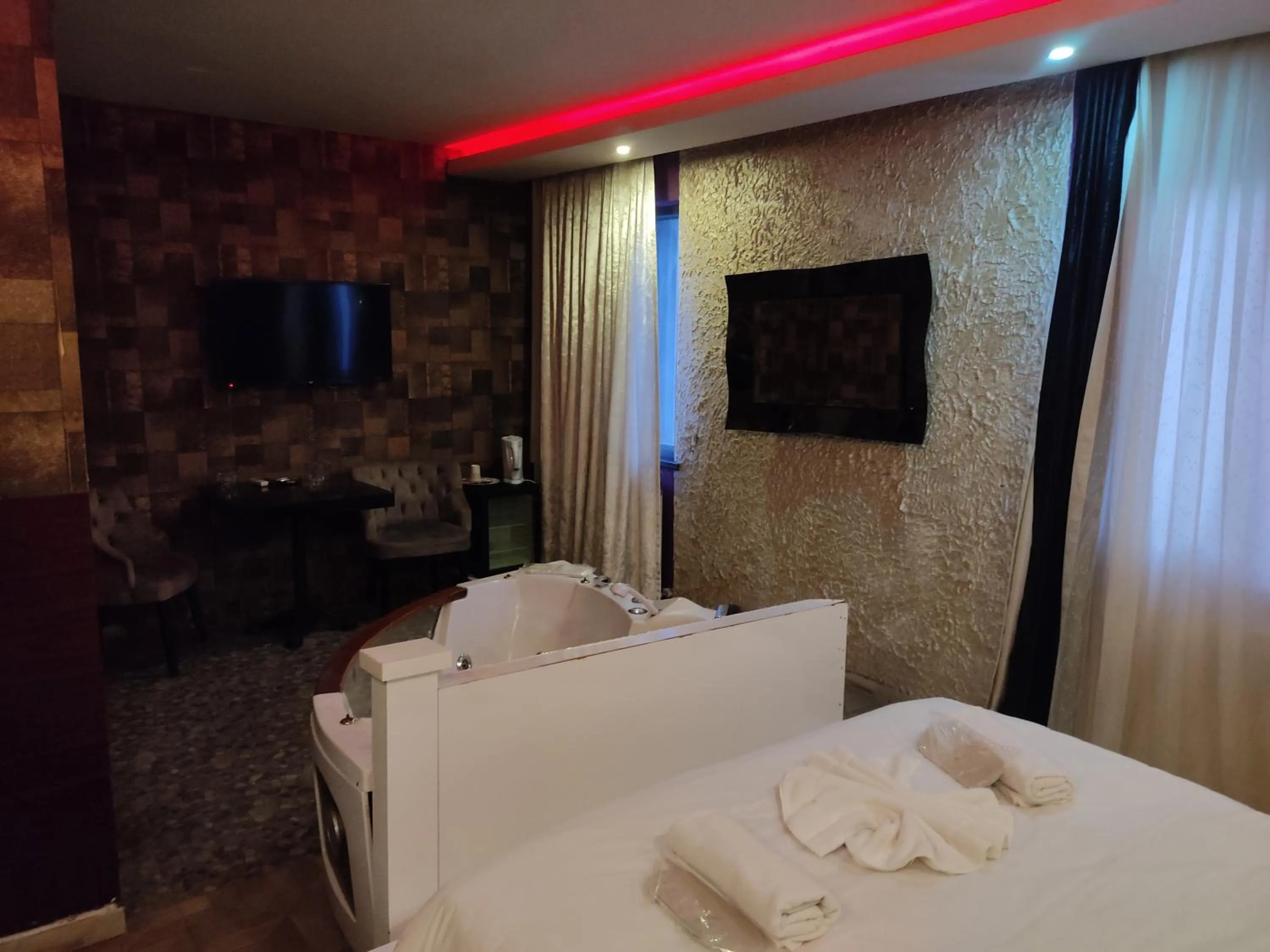 Photo of the whole room, Bed in Ag Şişli Hotel