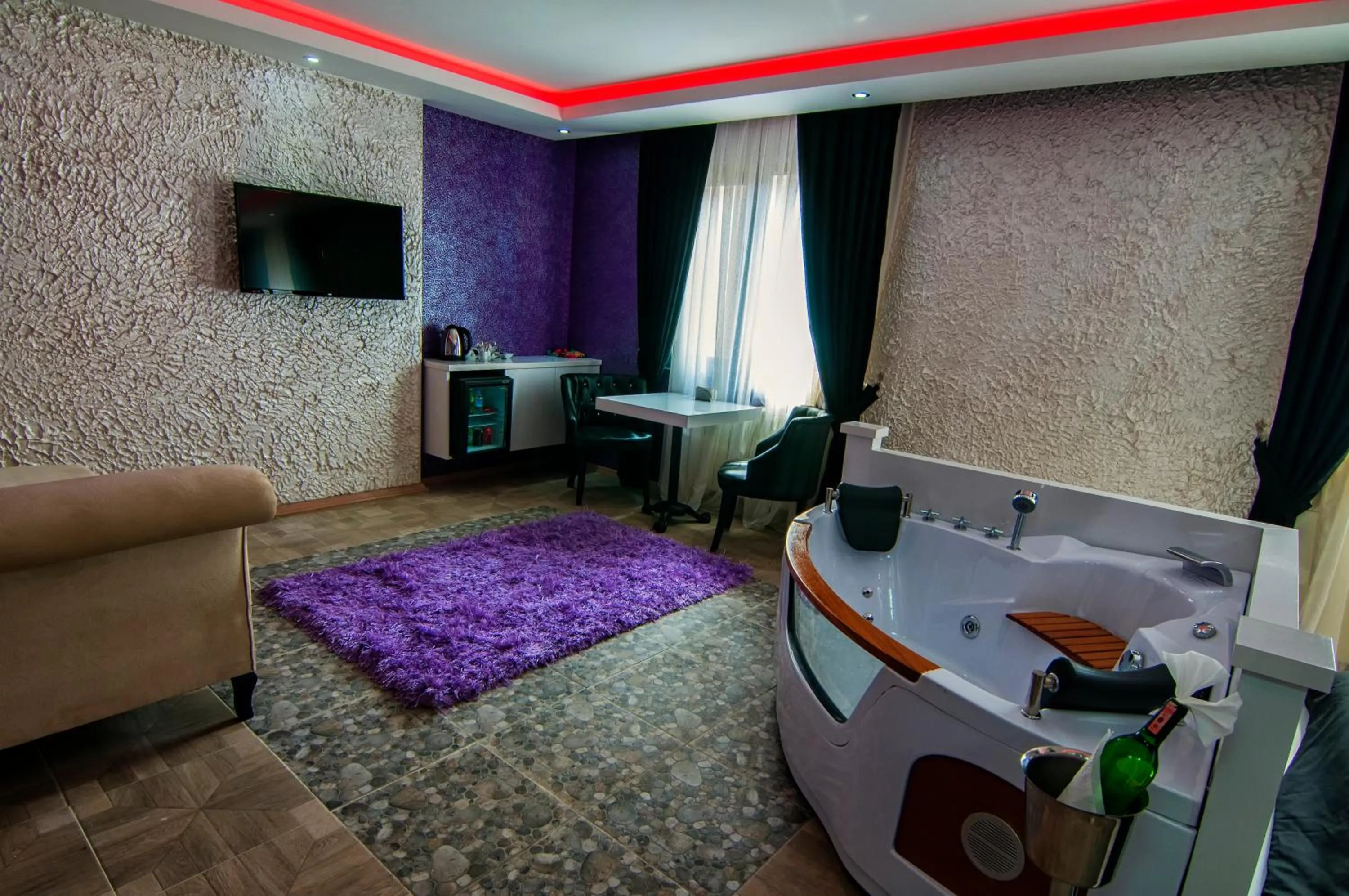 Hot Tub, Bed in Ag Şişli Hotel