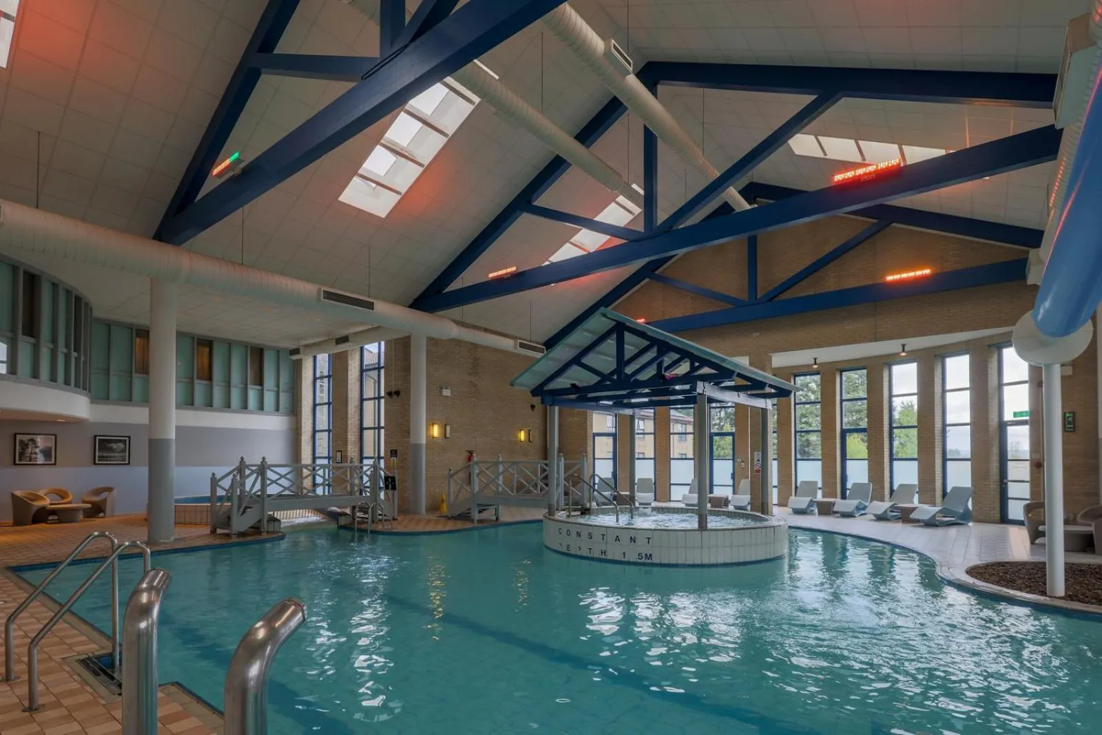 Swimming pool in Gloucester Robinswood Hotel, BW Signature Collection