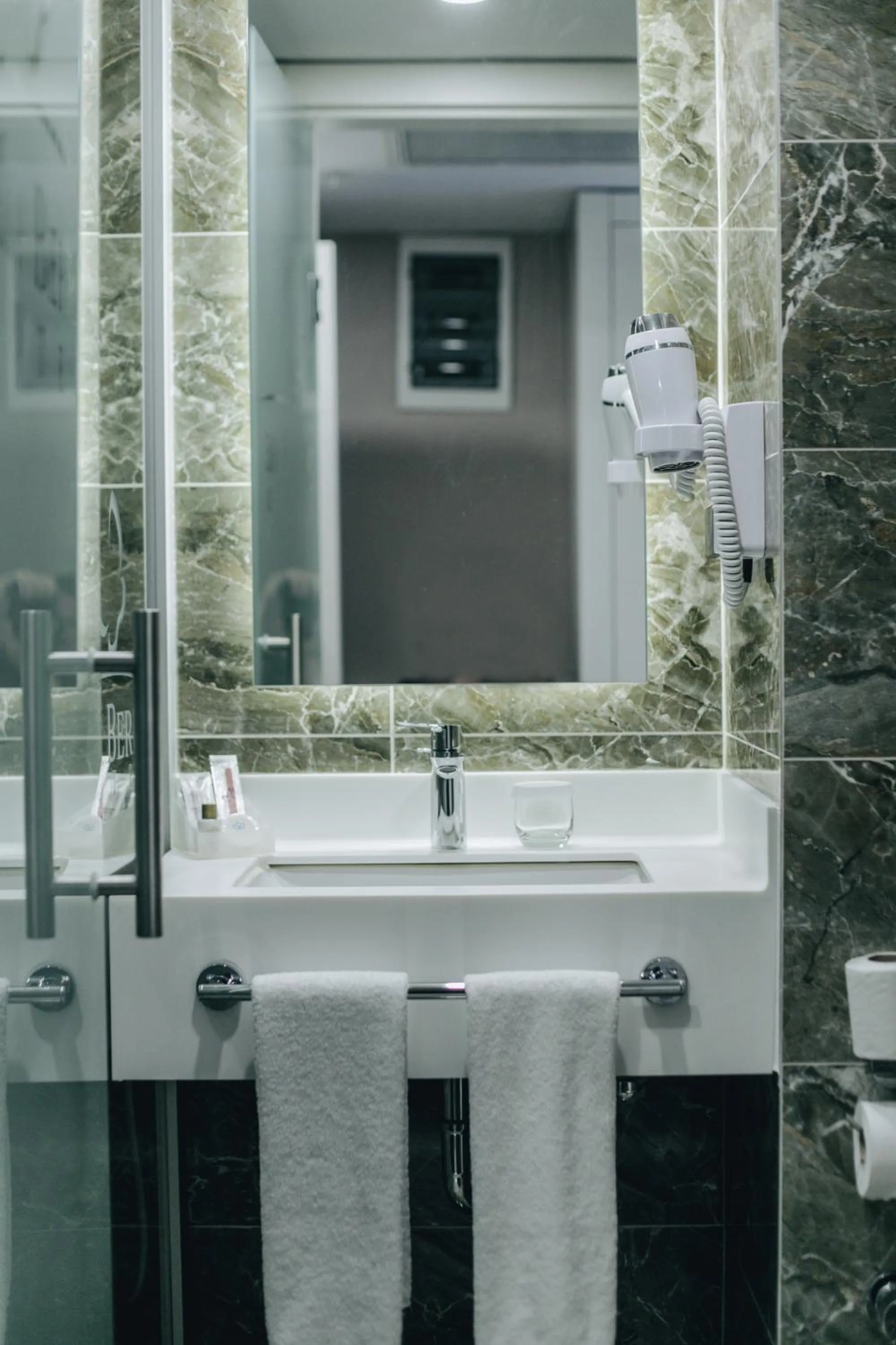 Bathroom in Mia Berre Hotels