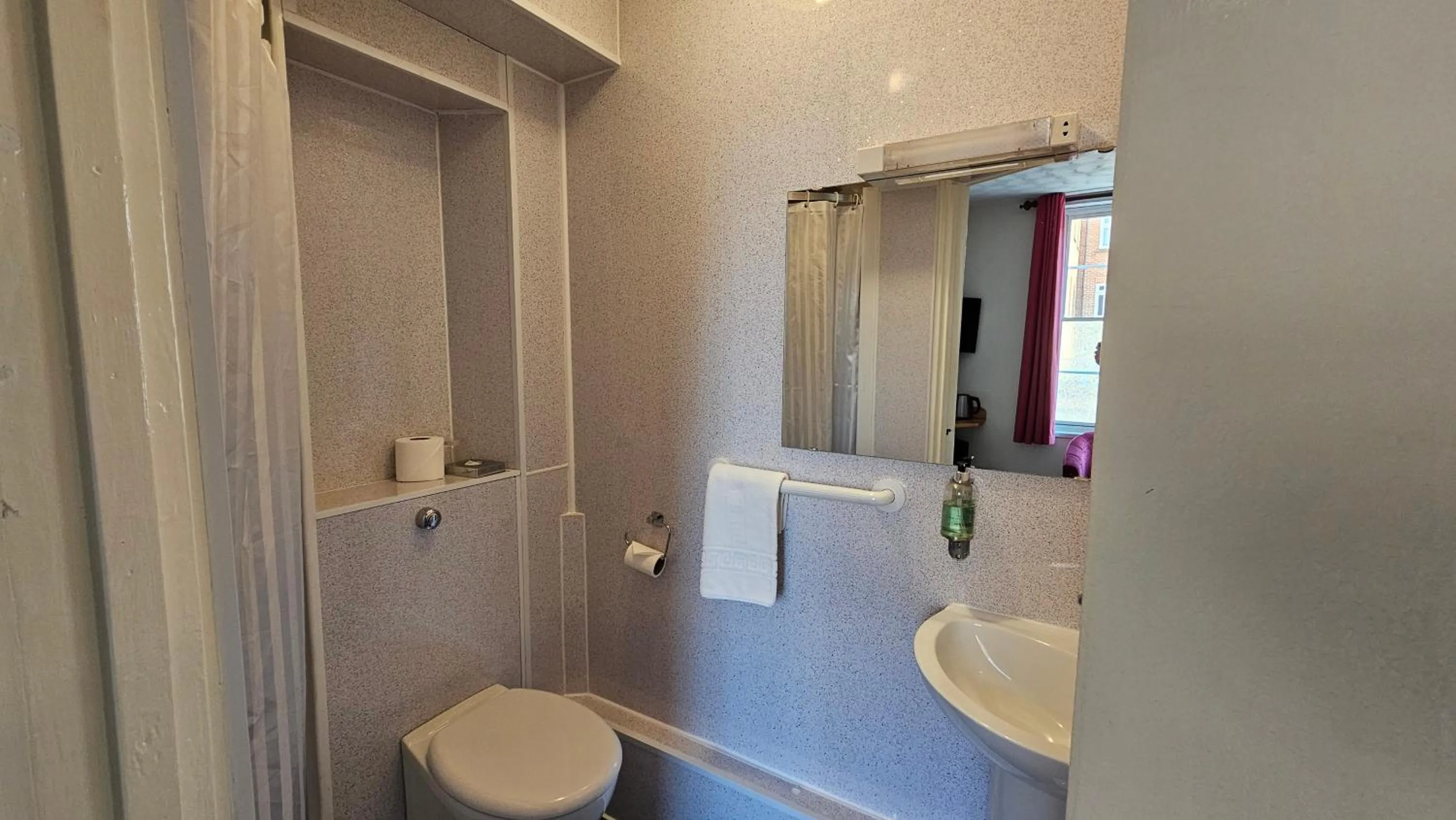 Bathroom in Edward Hotel