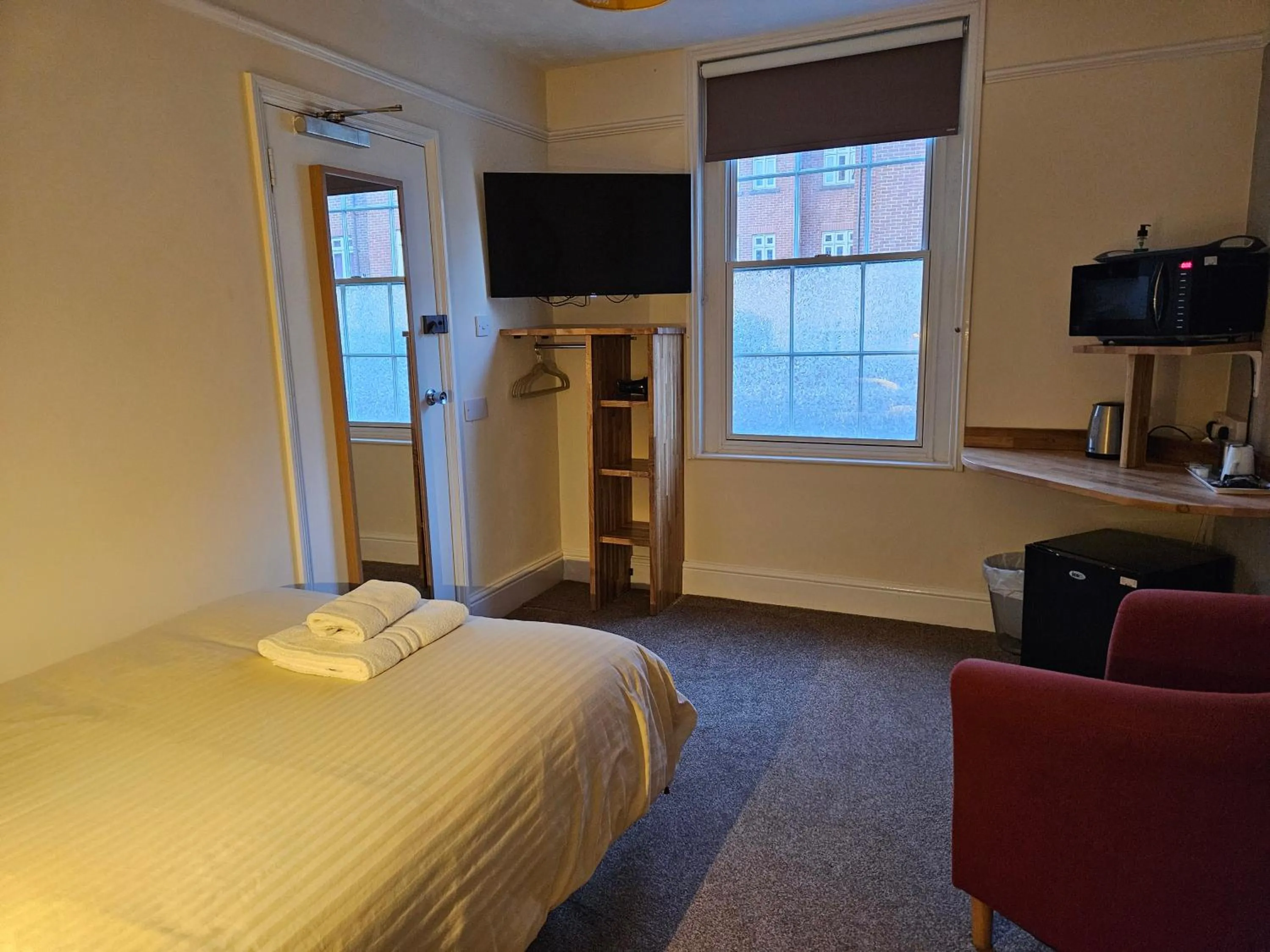 Bedroom, Bed in Edward Hotel