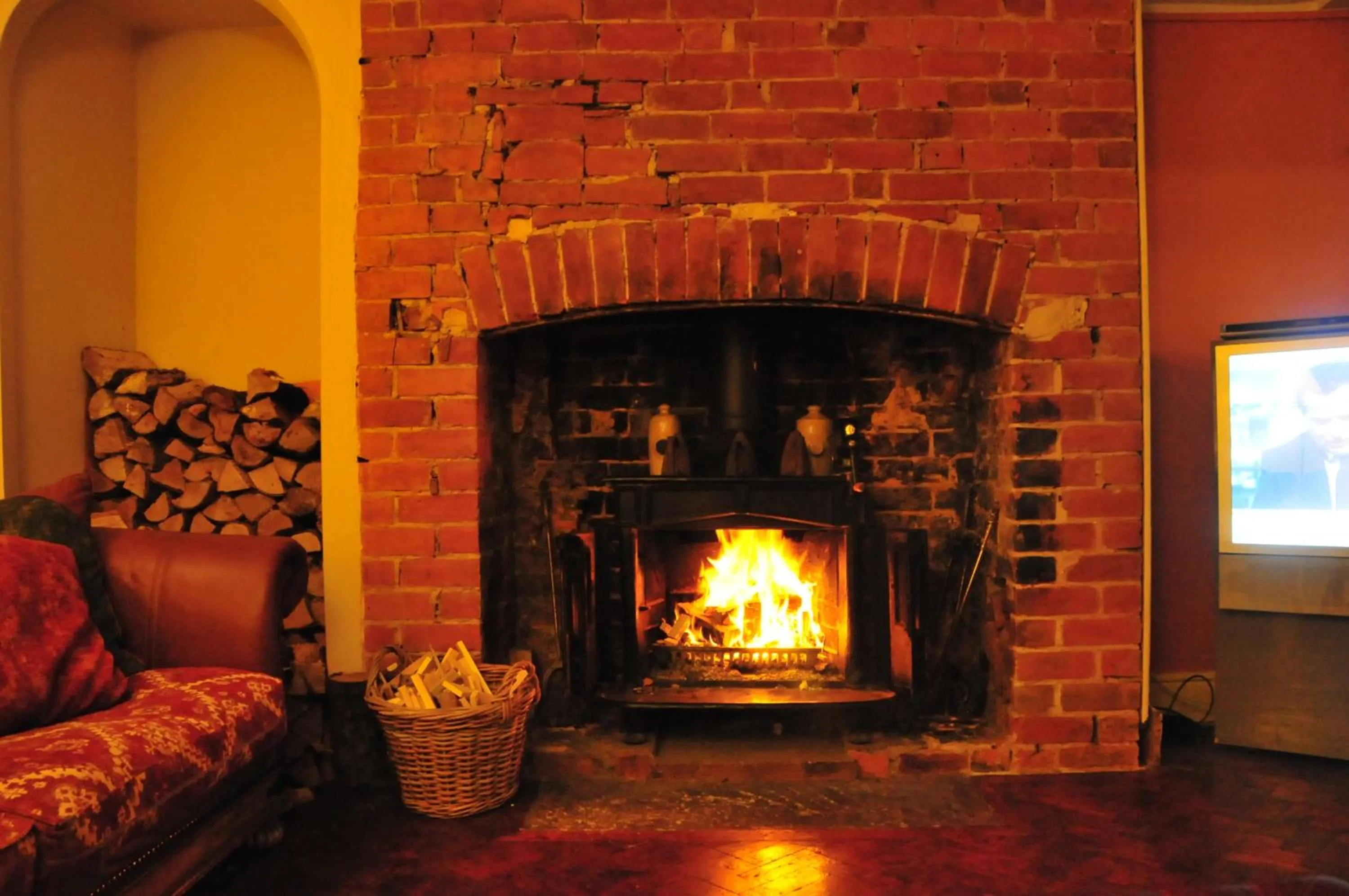 Communal lounge/ TV room in Edward Hotel