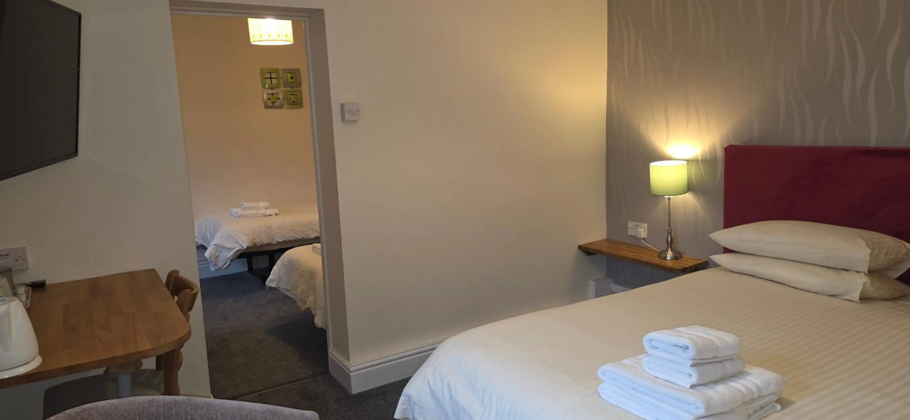 Bedroom, Bed in Edward Hotel