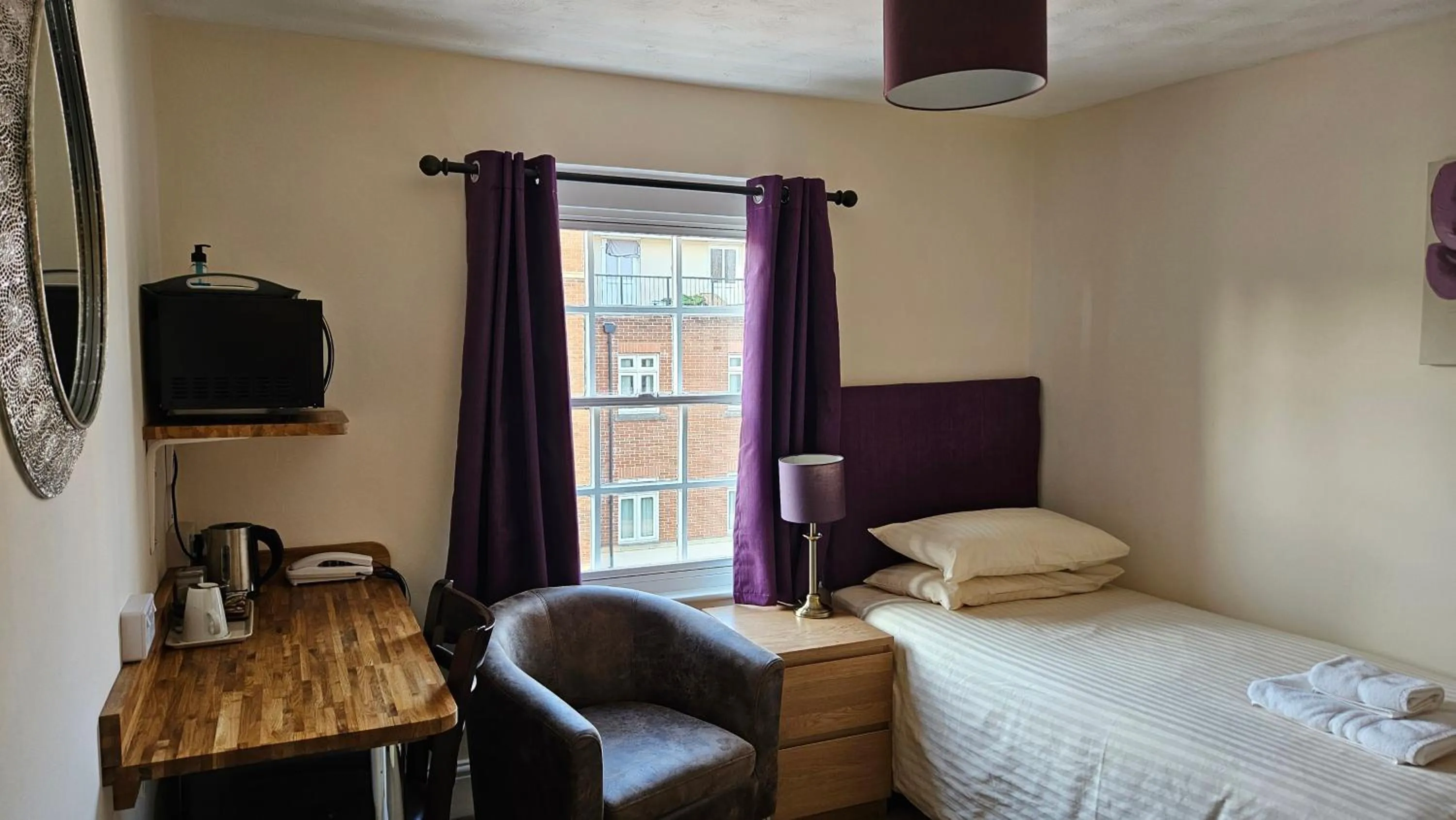 Bedroom, Bed in Edward Hotel