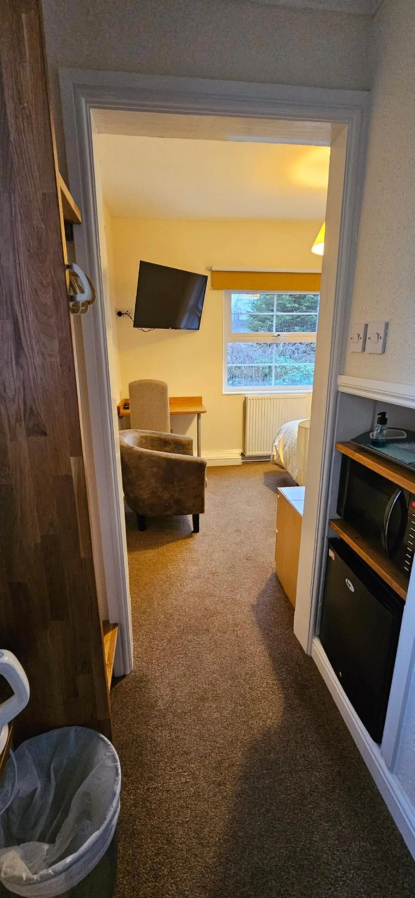 Bedroom in Edward Hotel