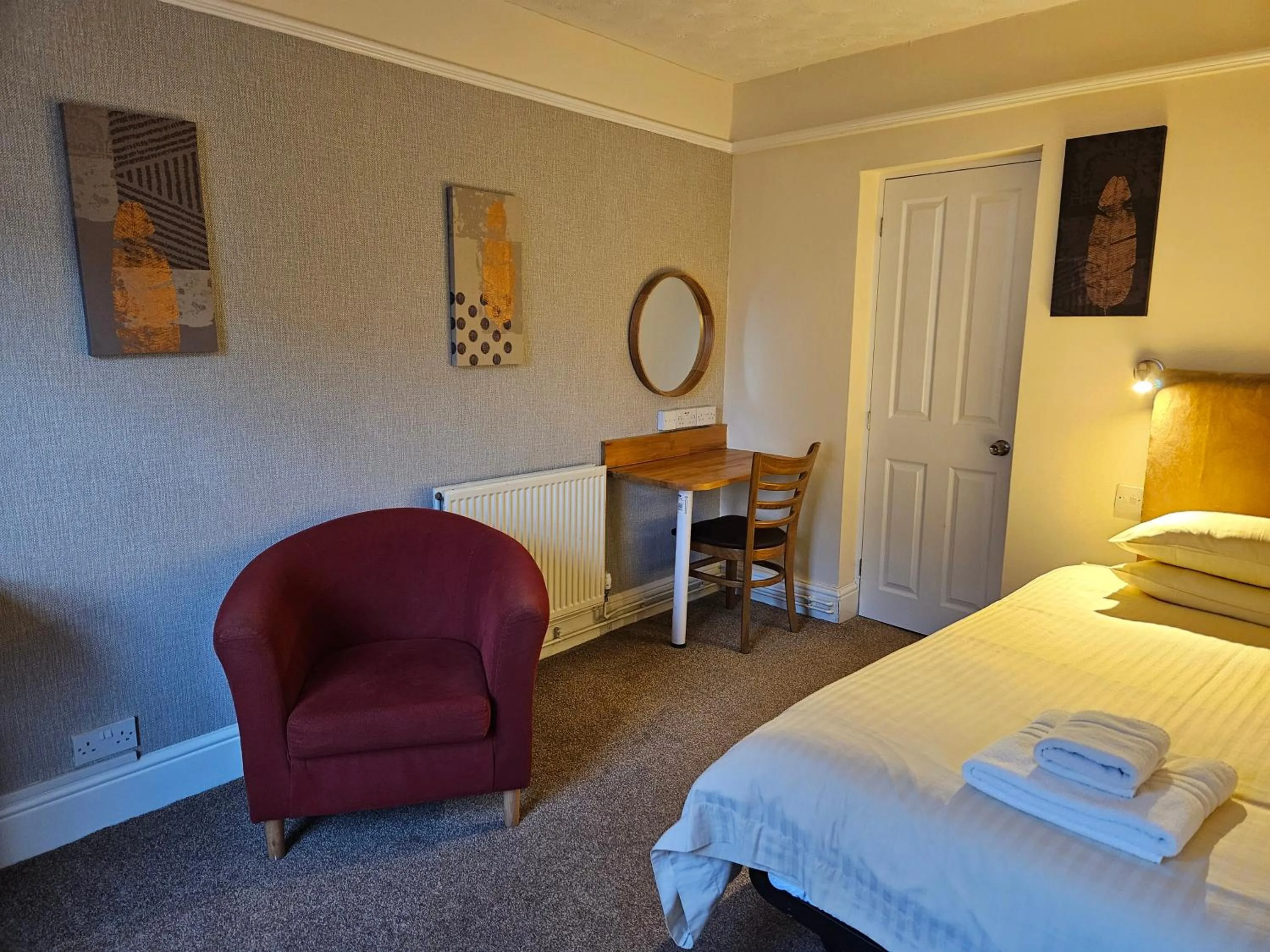 Bedroom, Bed in Edward Hotel