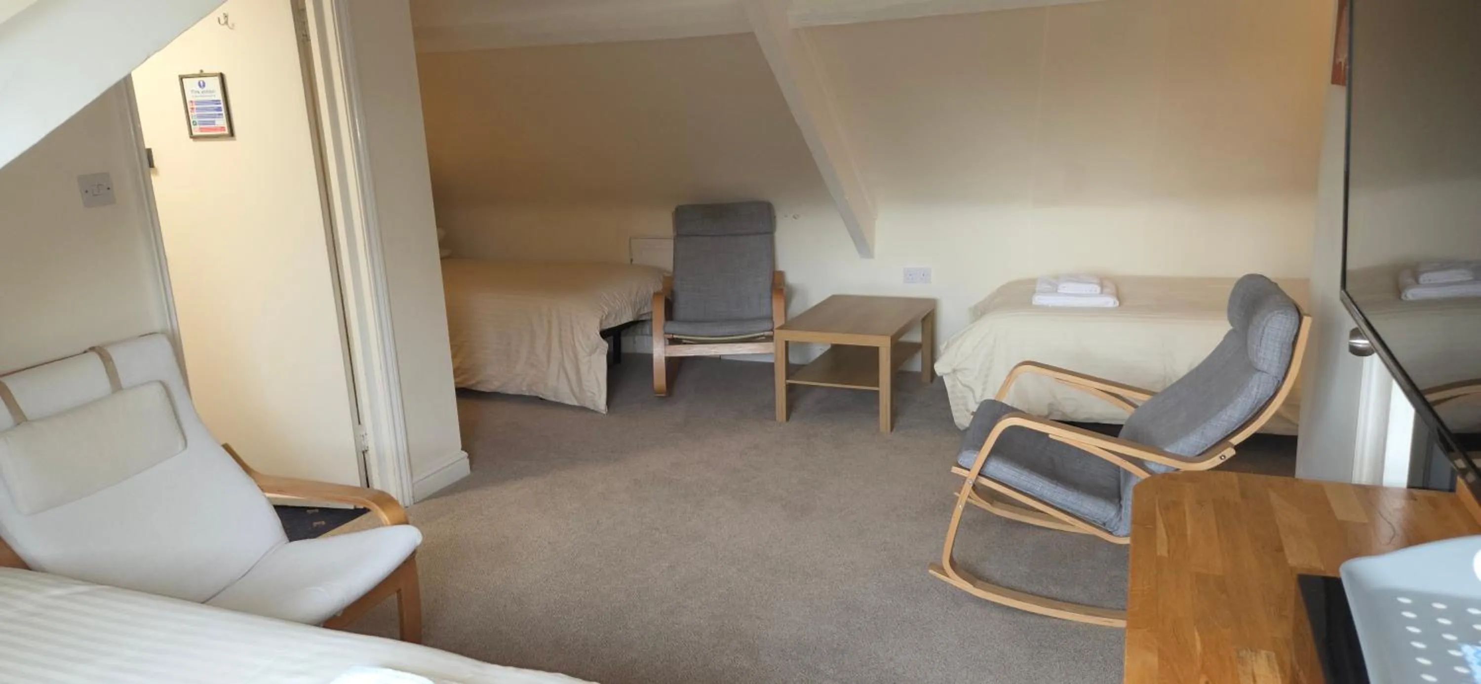 Bedroom, Bed in Edward Hotel