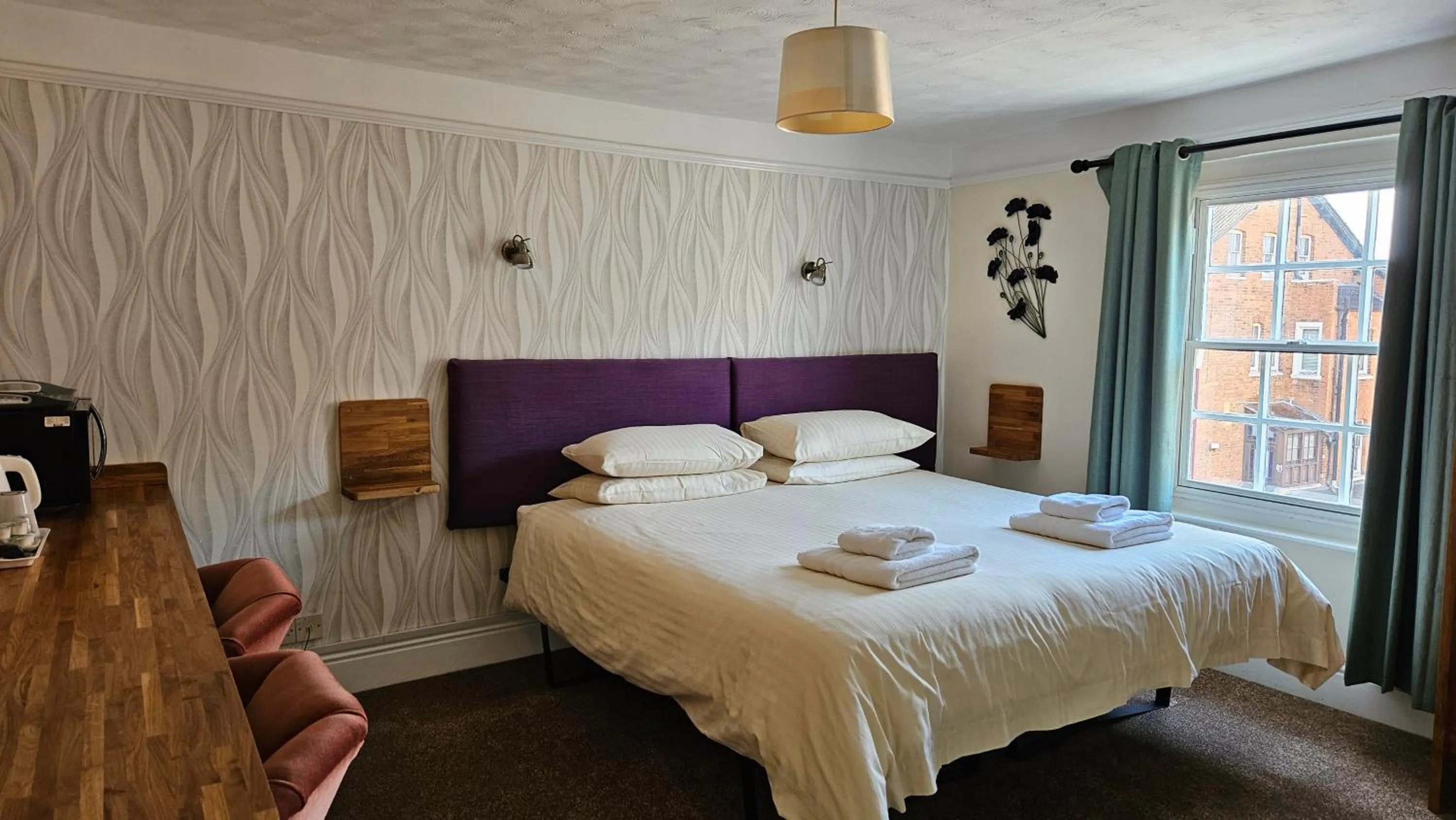 Bedroom, Bed in Edward Hotel