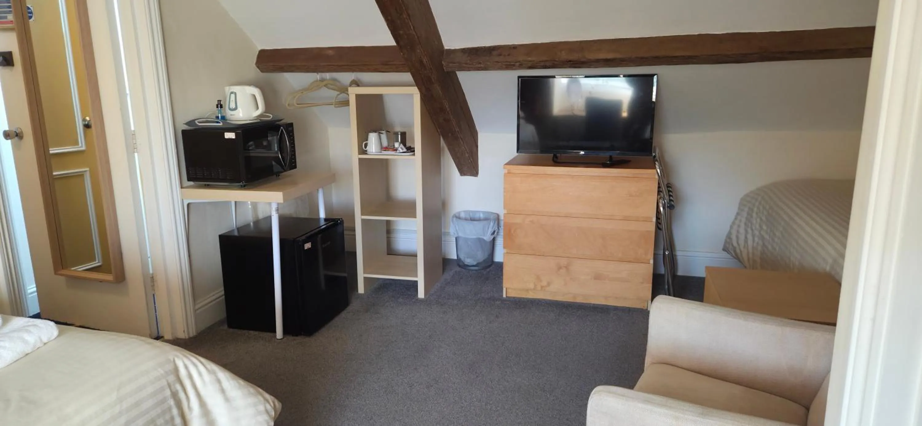 Bedroom, Bed in Edward Hotel