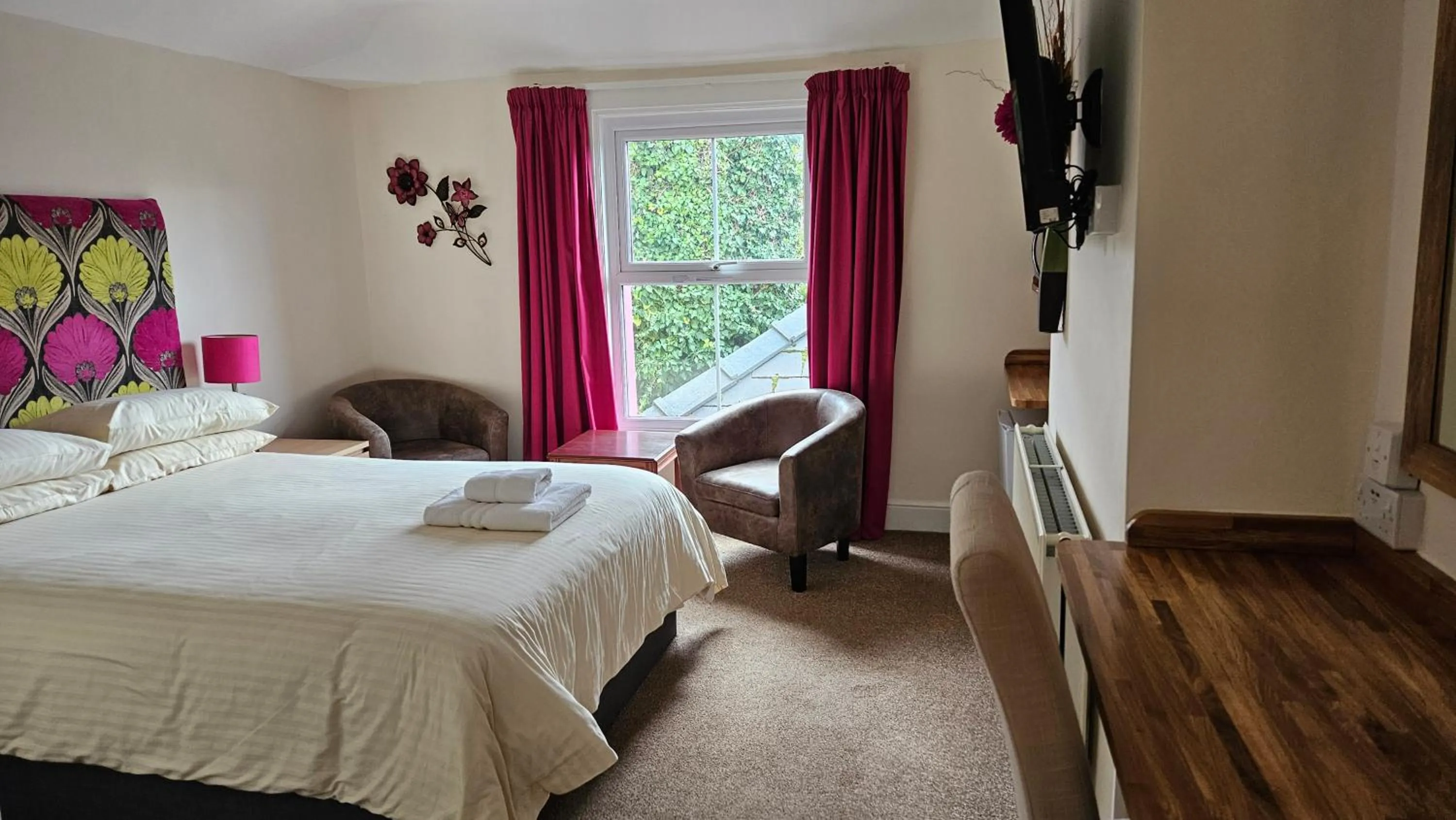 Bedroom, Bed in Edward Hotel