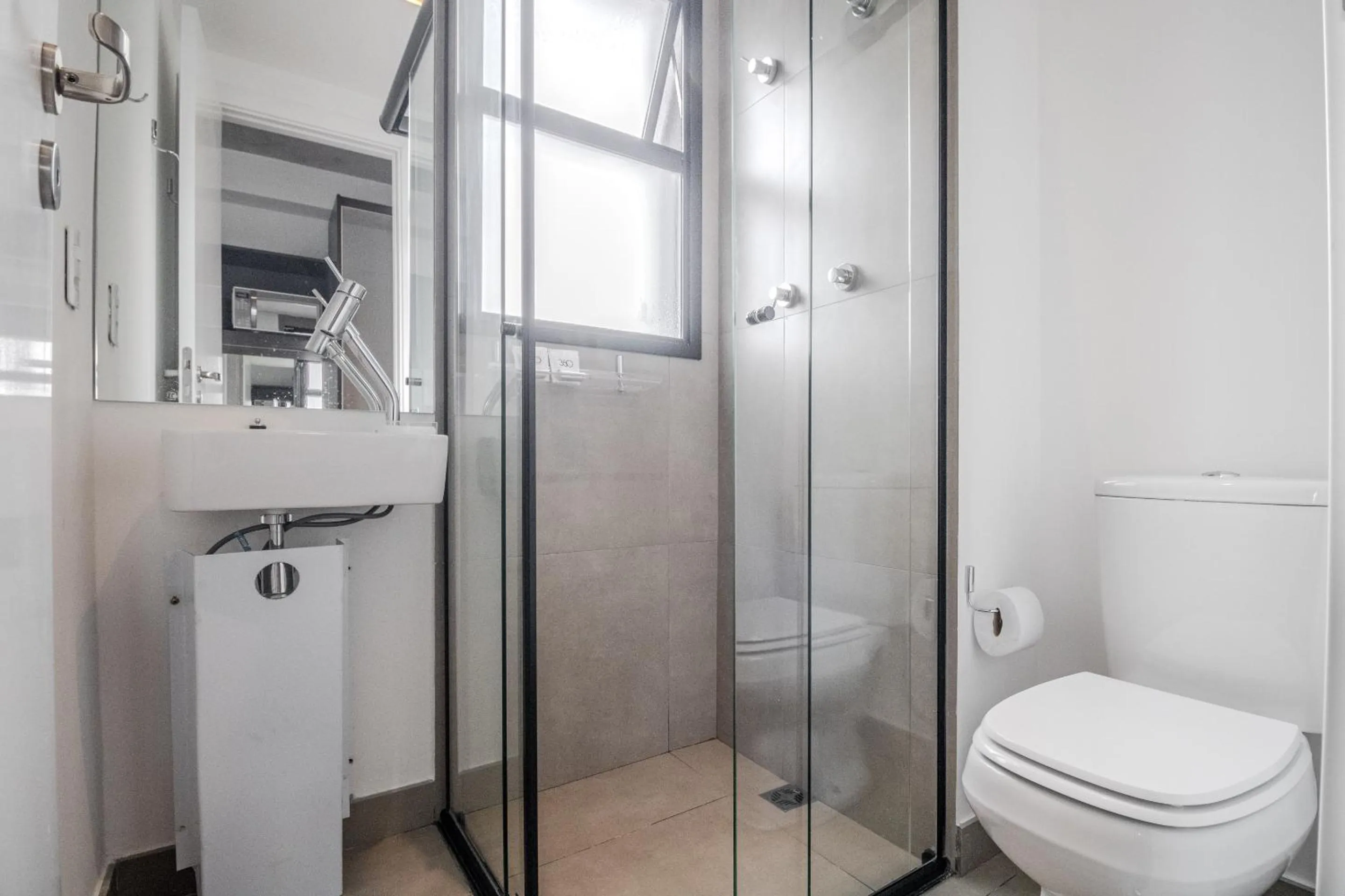 Bathroom in 360 VN Ueno by Housi