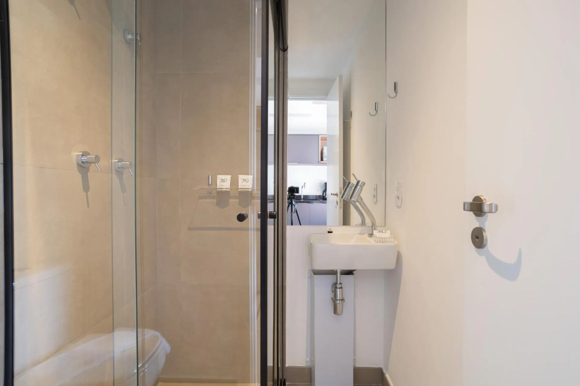 Bathroom in 360 VN Ueno by Housi