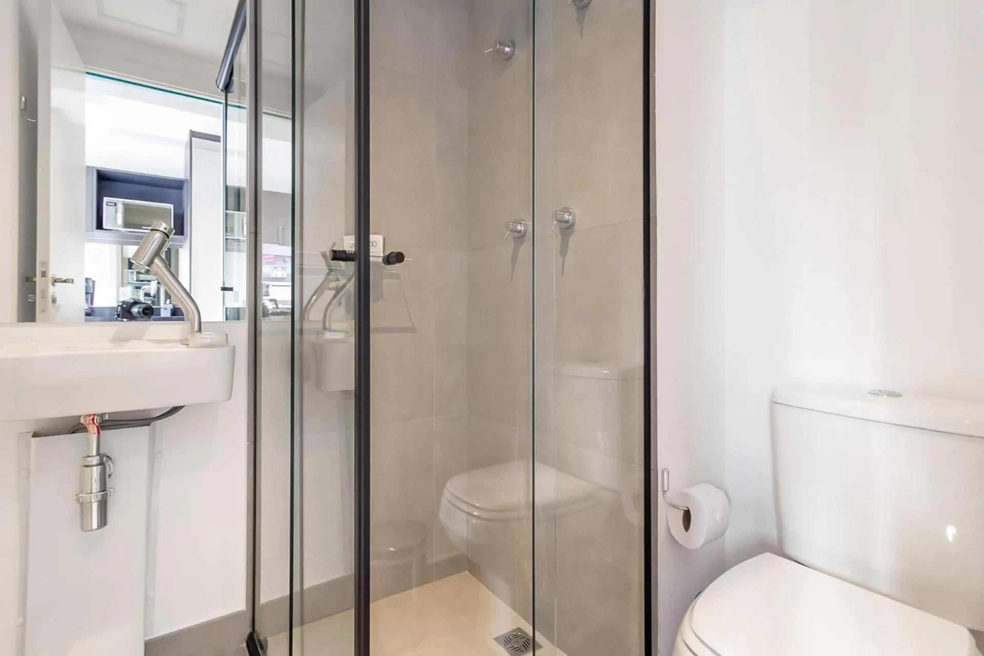 Bathroom in 360 VN Ueno by Housi