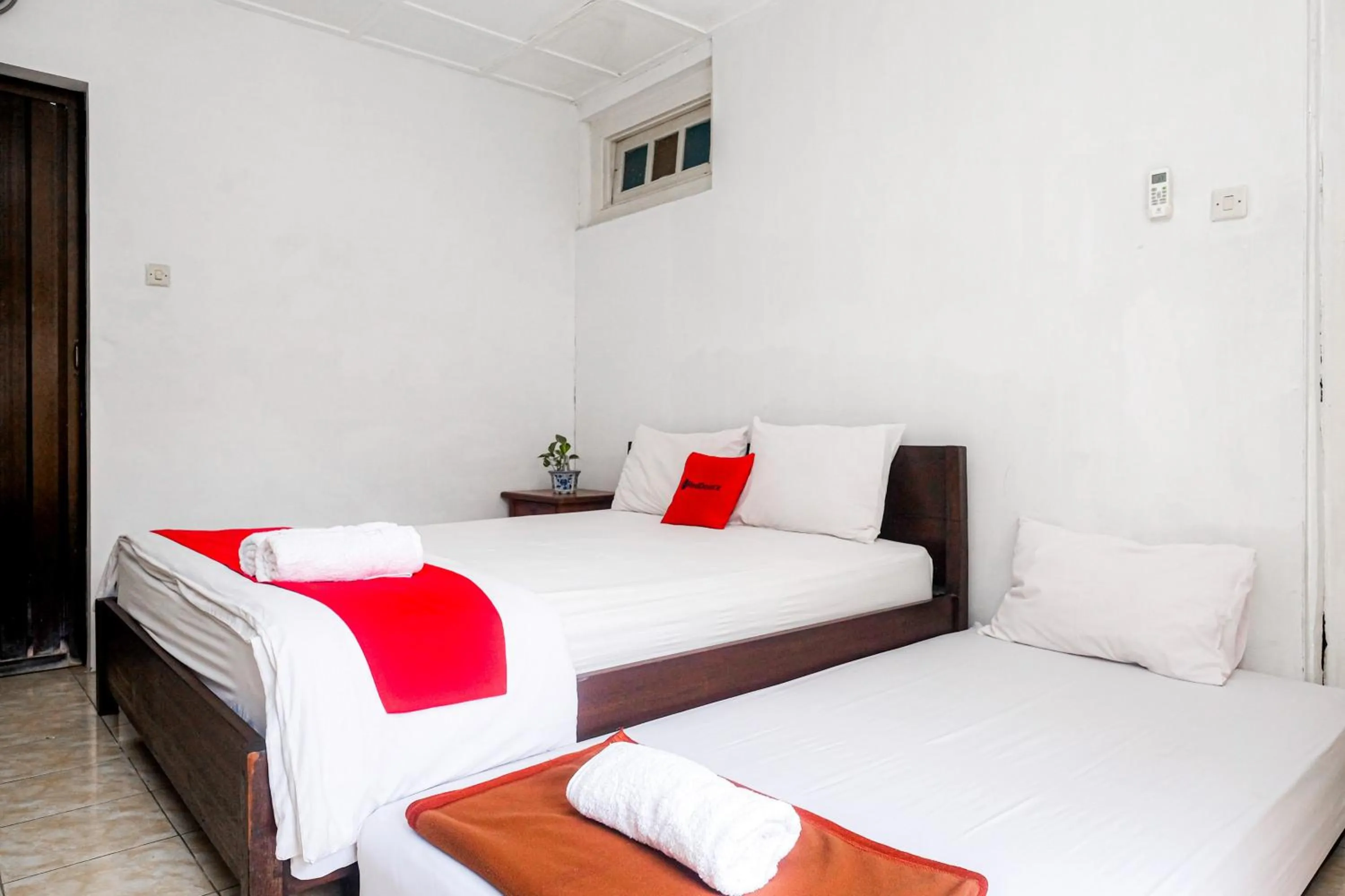 Bedroom, Bed in Reddoorz Syariah near Wijilan Yogyakarta